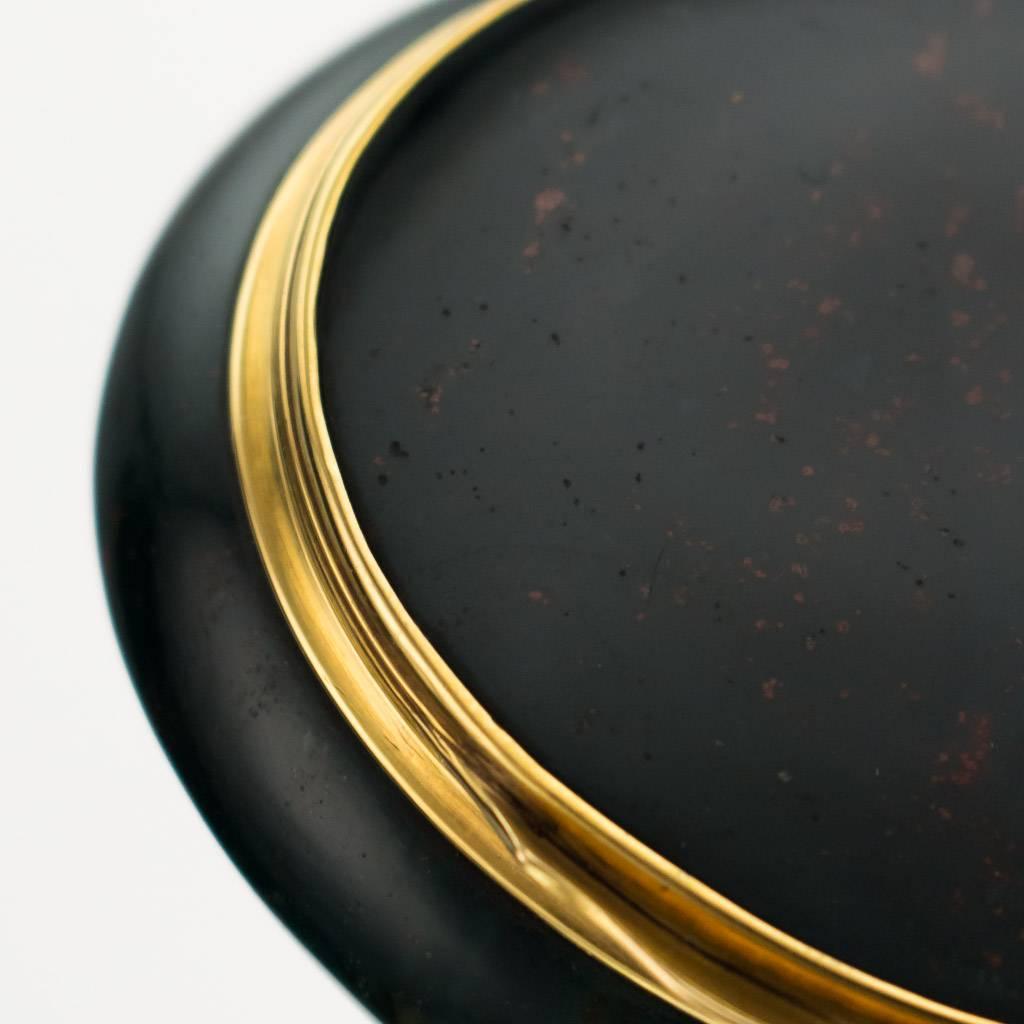 18th Century 18-Karat Gold-Mounted Hardstone Snuff Box, circa 1790 4