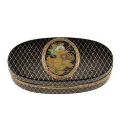 18th Century 18-Karat Gold-Mounted and Japanese Lacquer Snuff Box, circa 1780