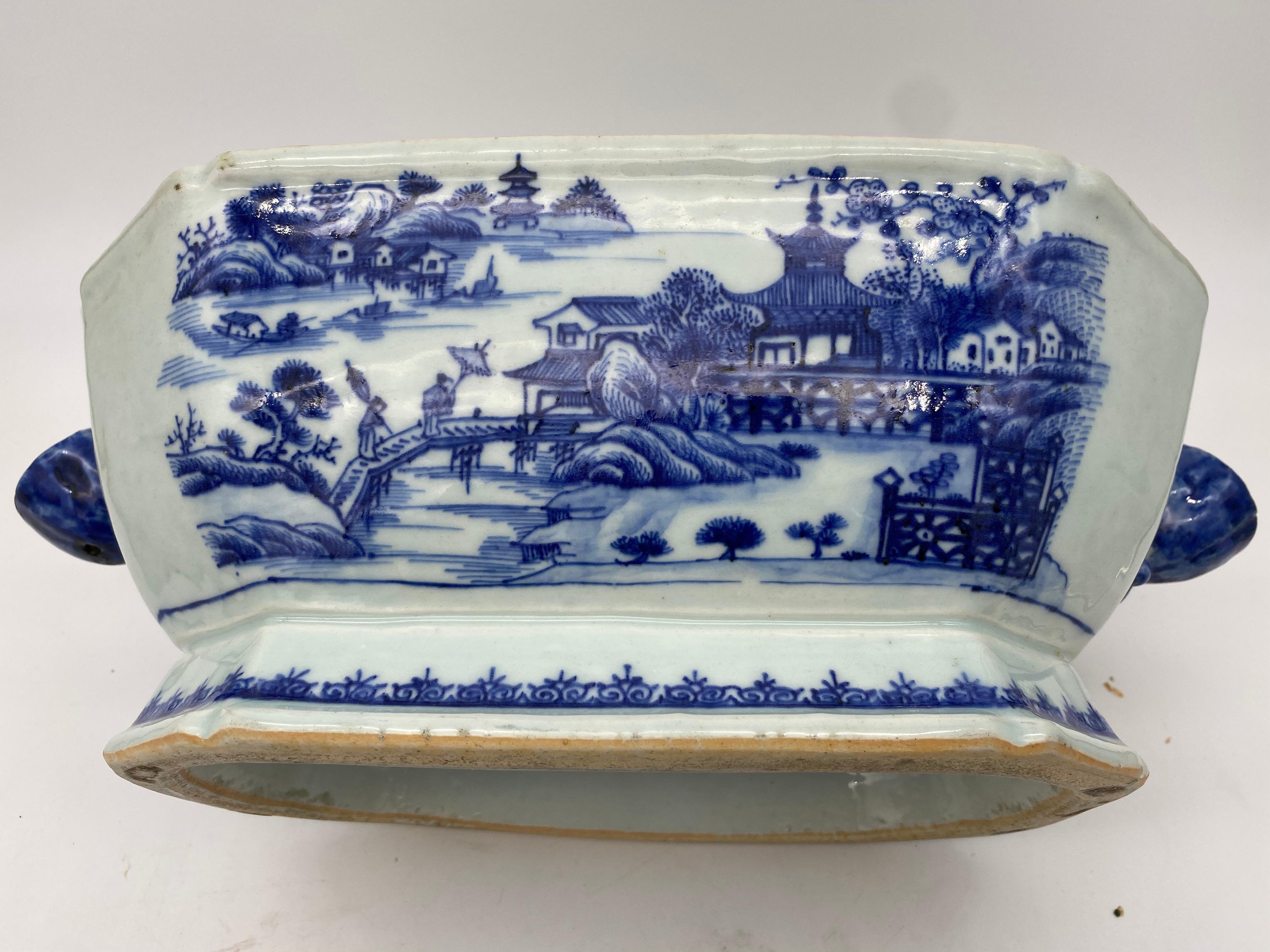 18th Century Blue and White Chinese Porcelain Tureen and Cover For Sale 9