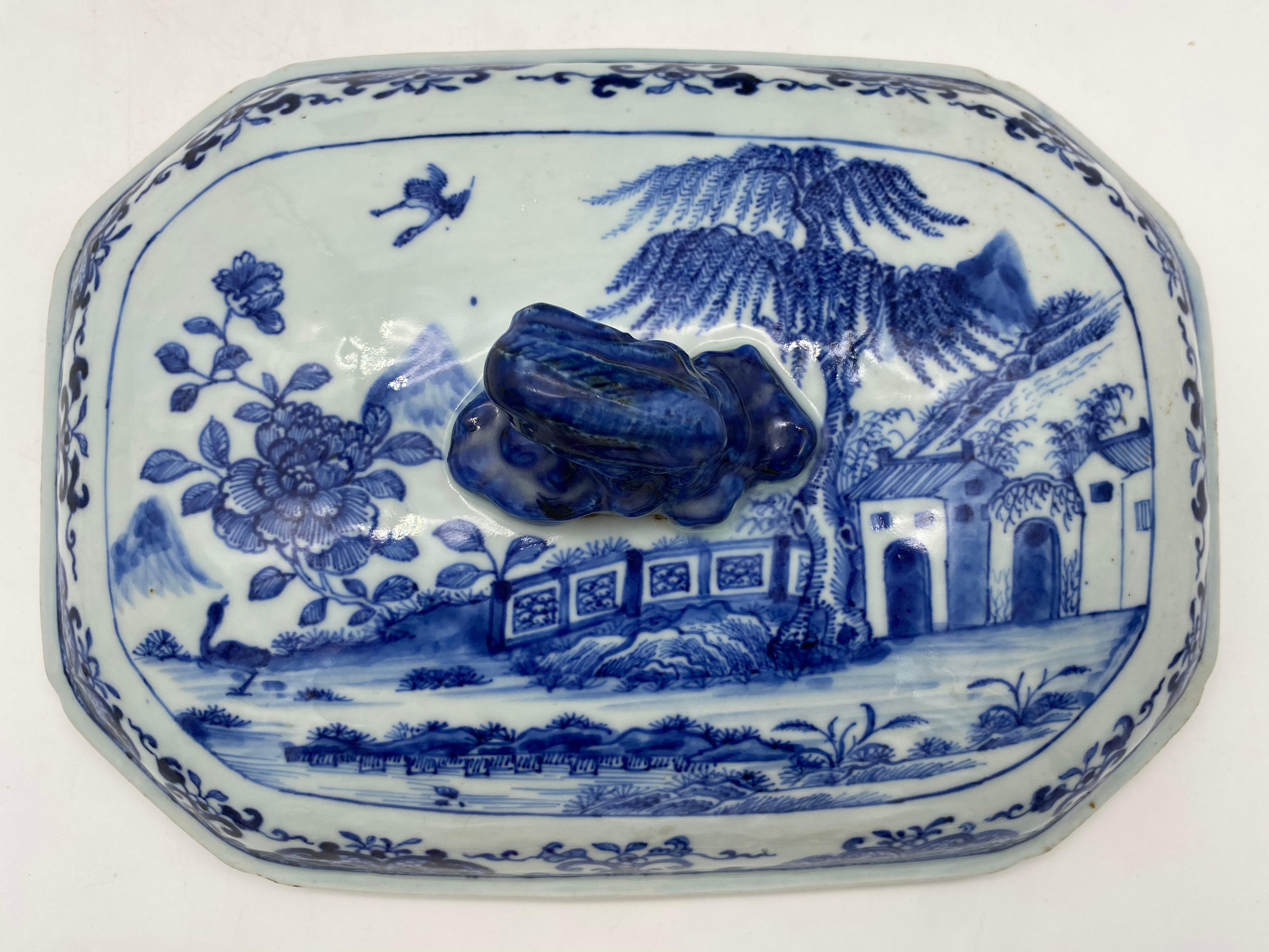 18th Century Blue and White Chinese Porcelain Tureen and Cover For Sale 10