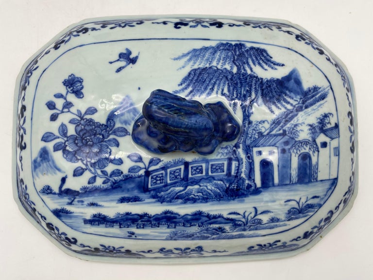 18th Century Blue and White Chinese Porcelain Tureen and Cover For Sale 12