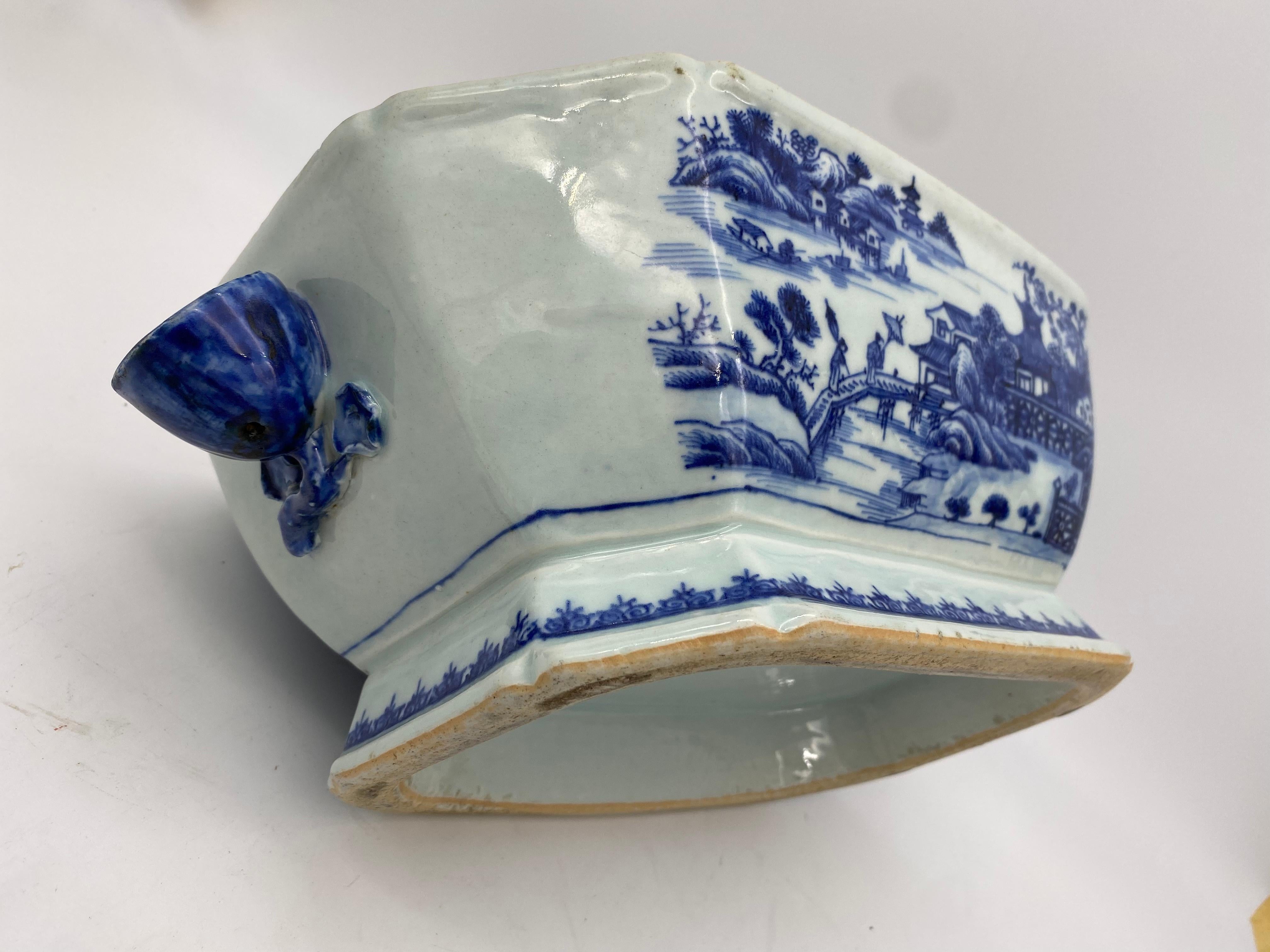 18th Century Blue and White Chinese Porcelain Tureen and Cover For Sale 13