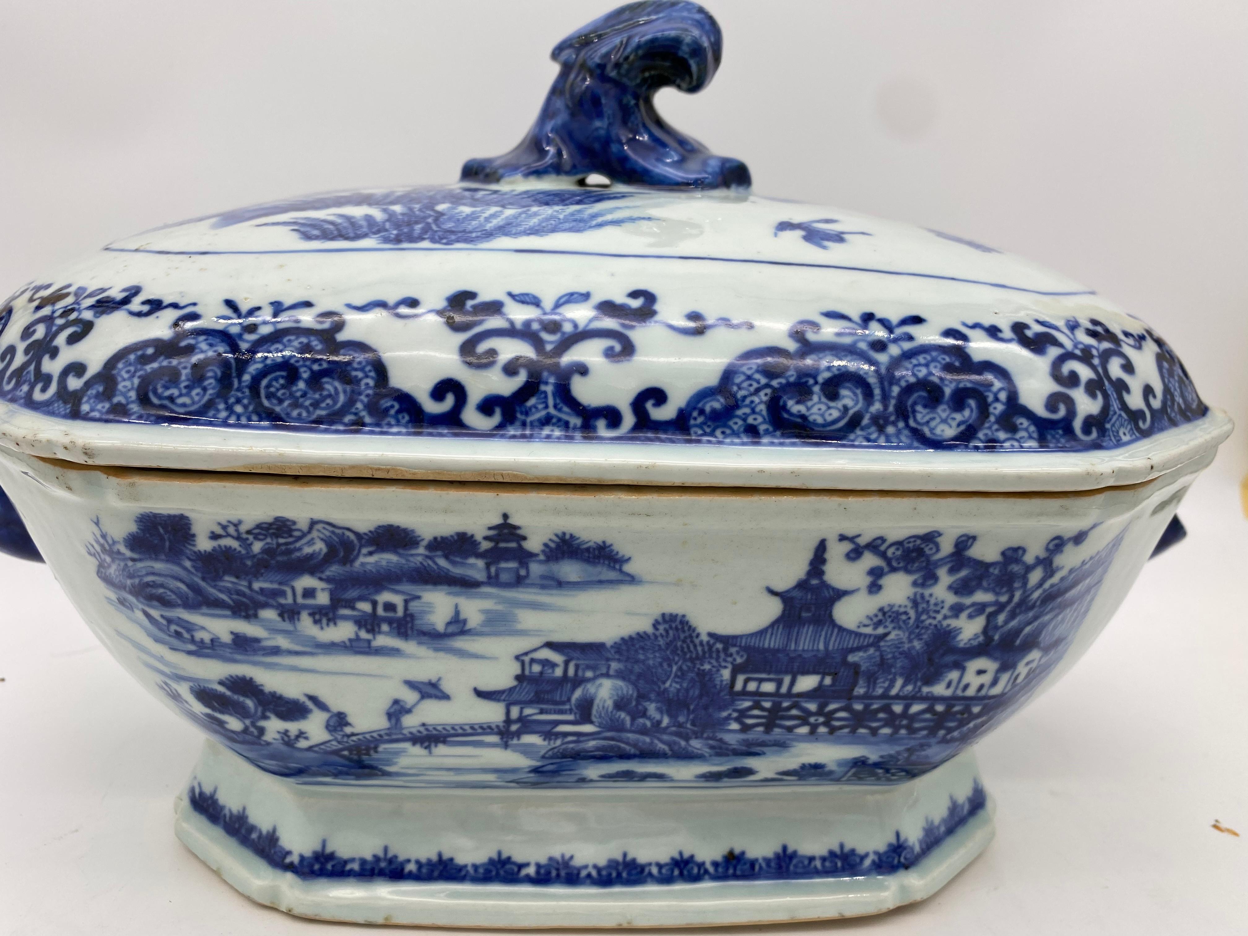 18th Century Blue and White Chinese Porcelain Tureen and Cover For Sale 1