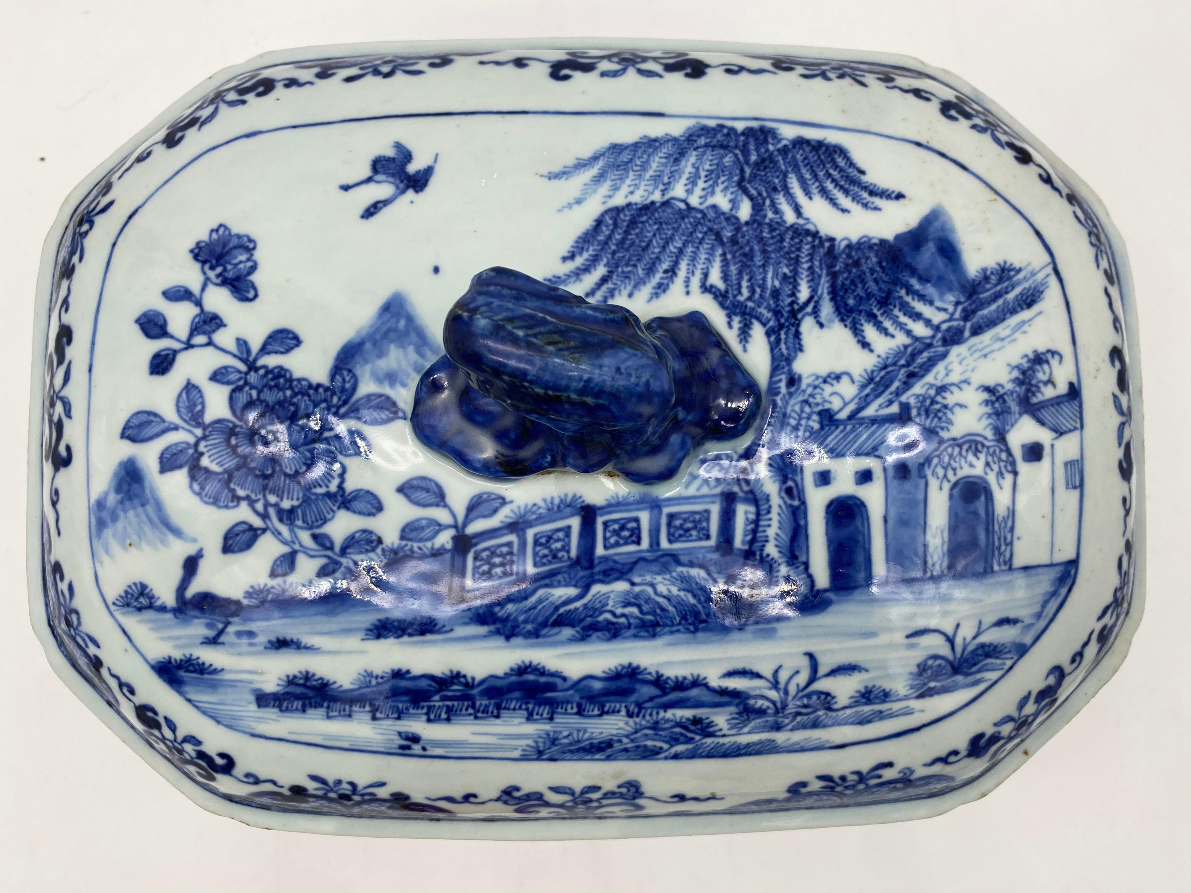 18th Century Blue and White Chinese Porcelain Tureen and Cover For Sale 2