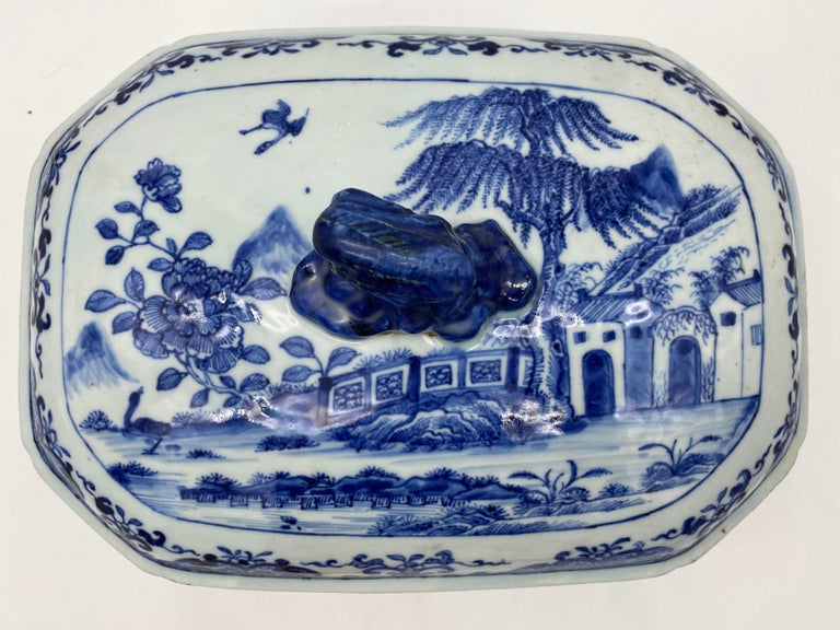18th Century Blue and White Chinese Porcelain Tureen and Cover For Sale 3