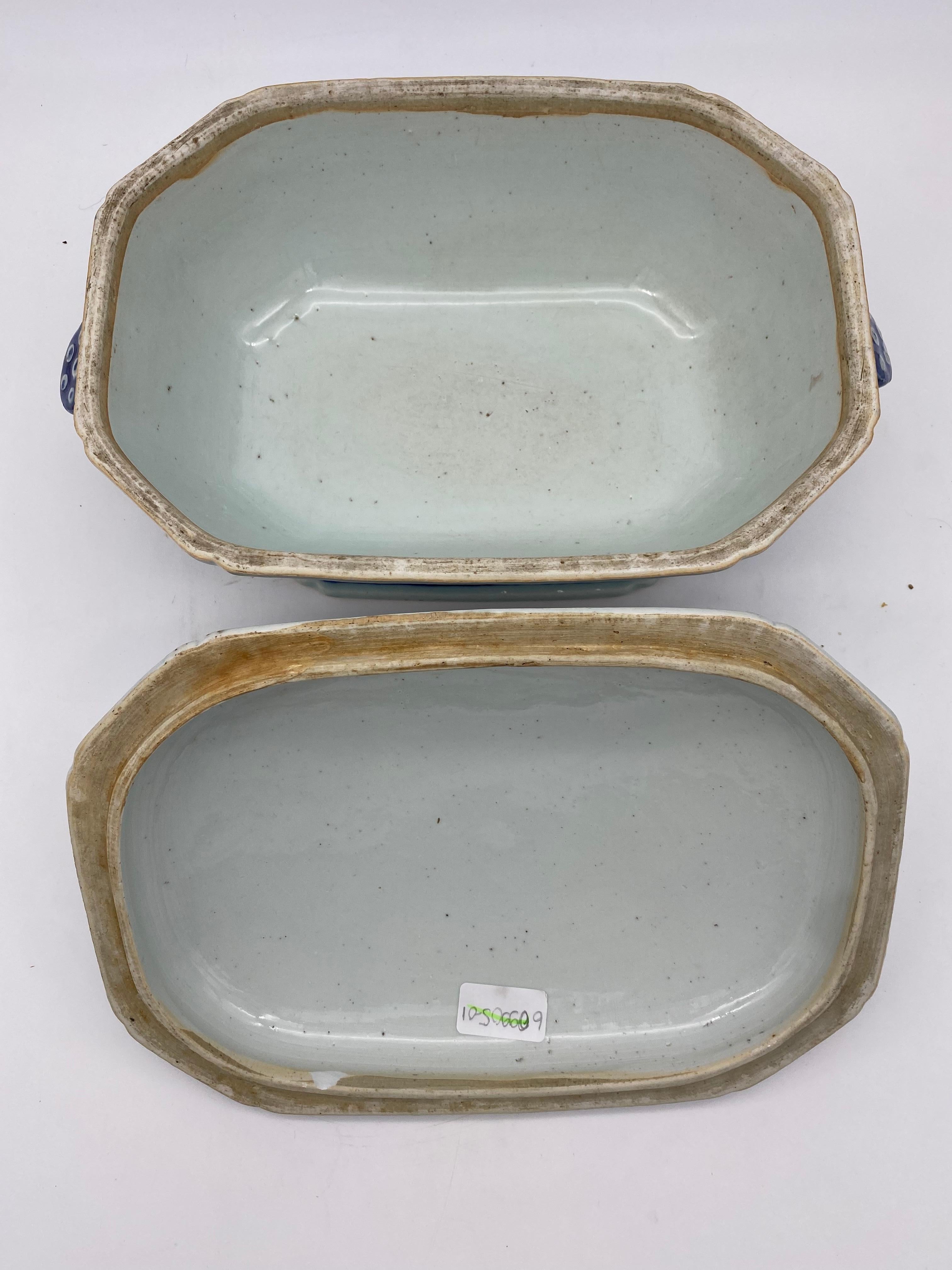 18th Century Blue and White Chinese Porcelain Tureen and Cover For Sale 3