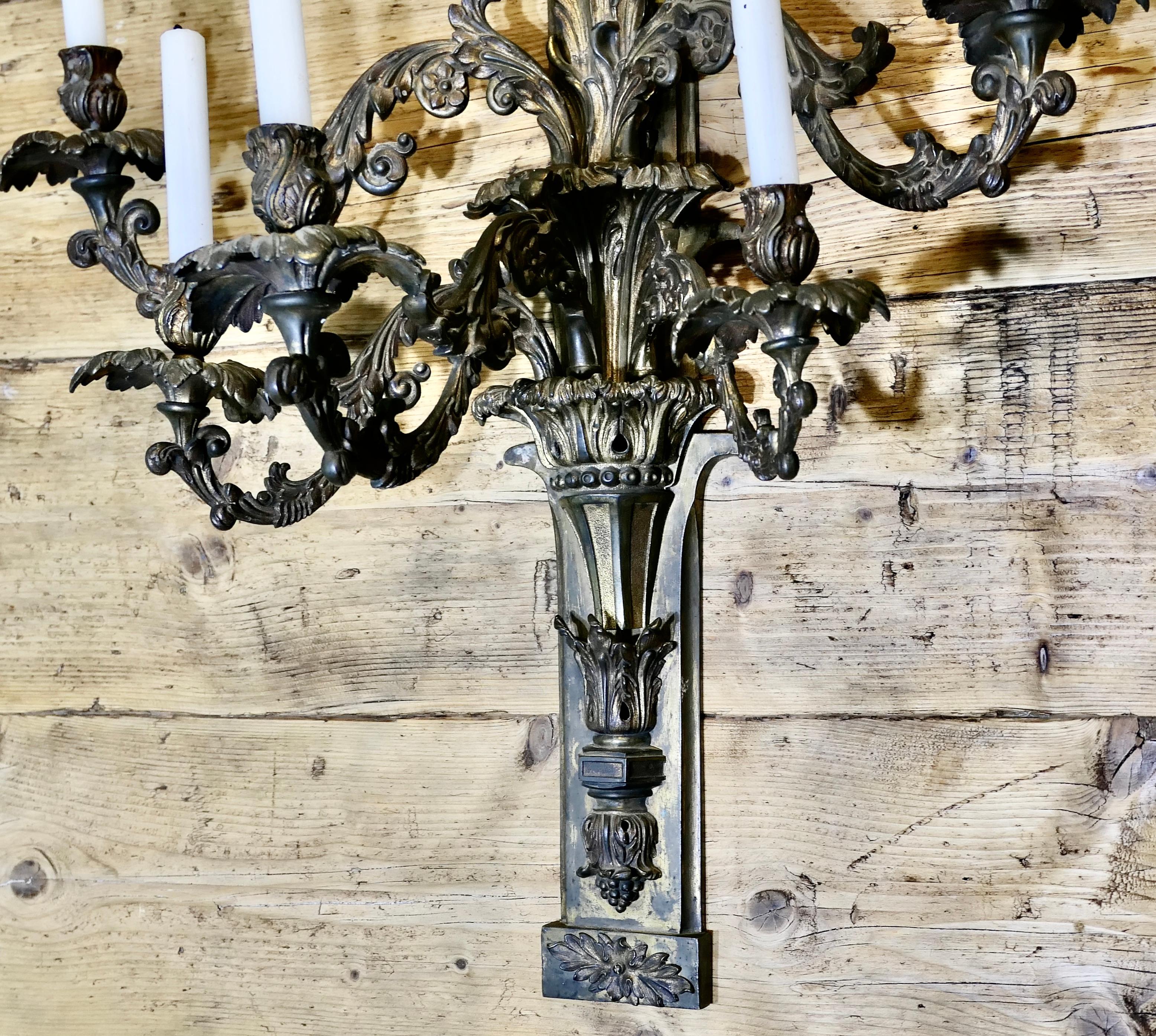 Candelabro de pared de 5 brazos del siglo XVIII en venta 7