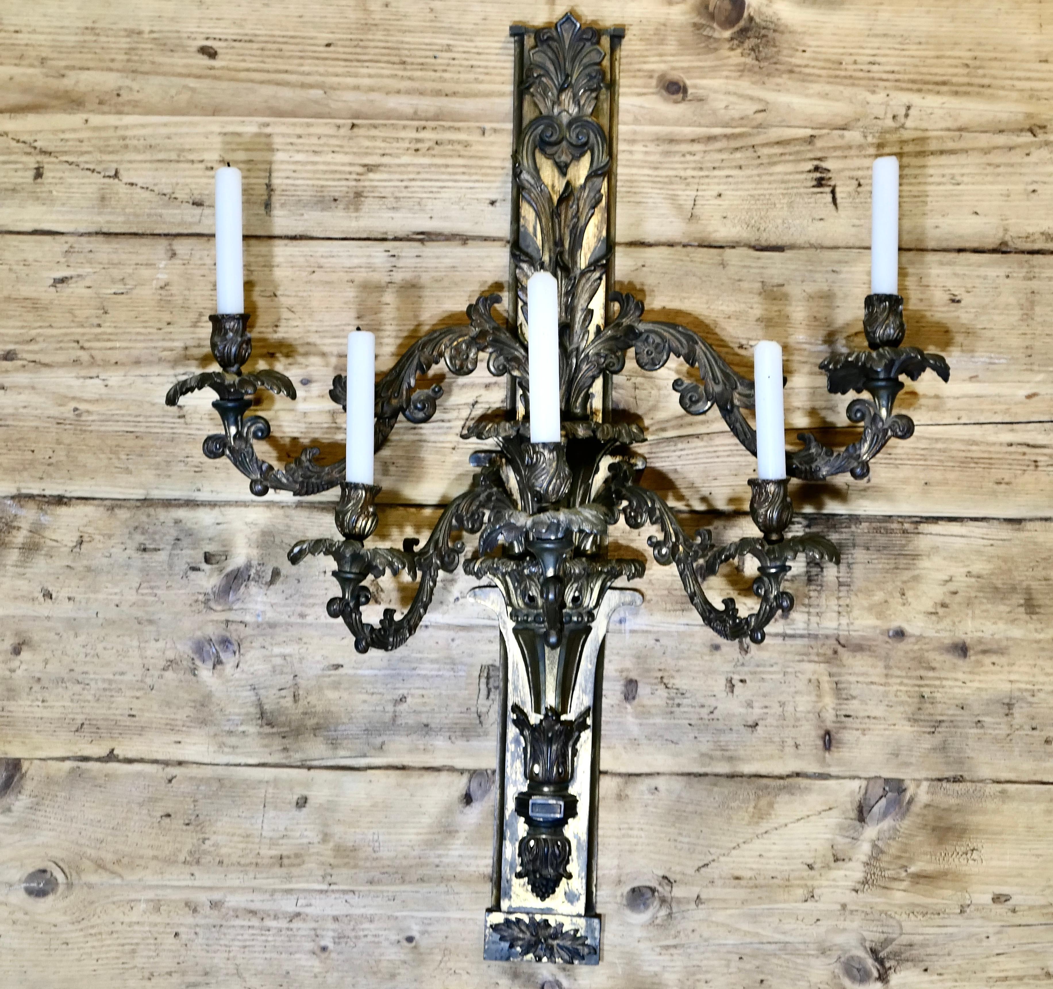 Candelabro de pared de 5 brazos del siglo XVIII Gótico en venta