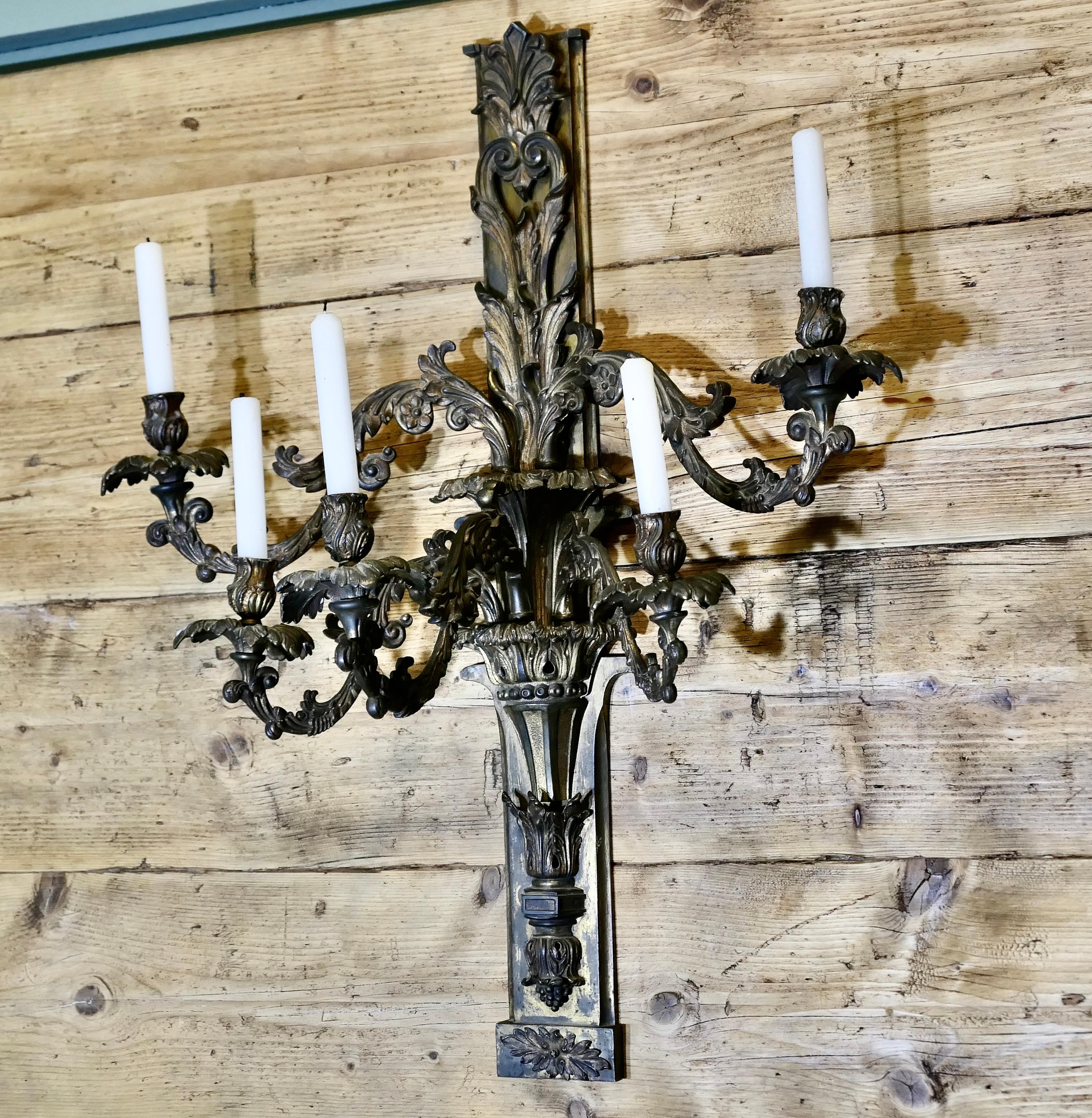 Candelabro de pared de 5 brazos del siglo XVIII en Bueno estado para la venta en Godshill, Isle of Wight