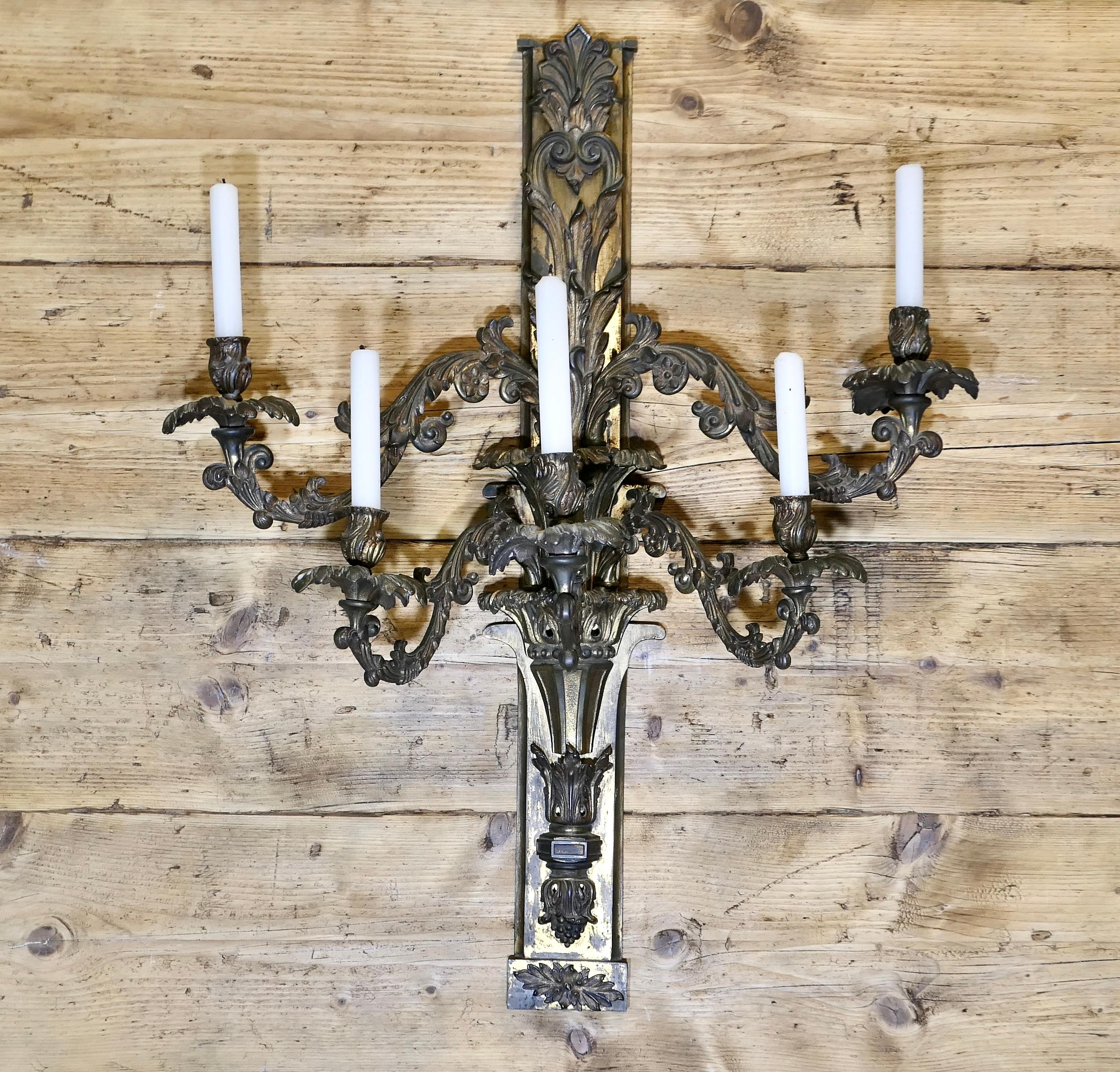 Candelabro de pared de 5 brazos del siglo XVIII Bronce en venta