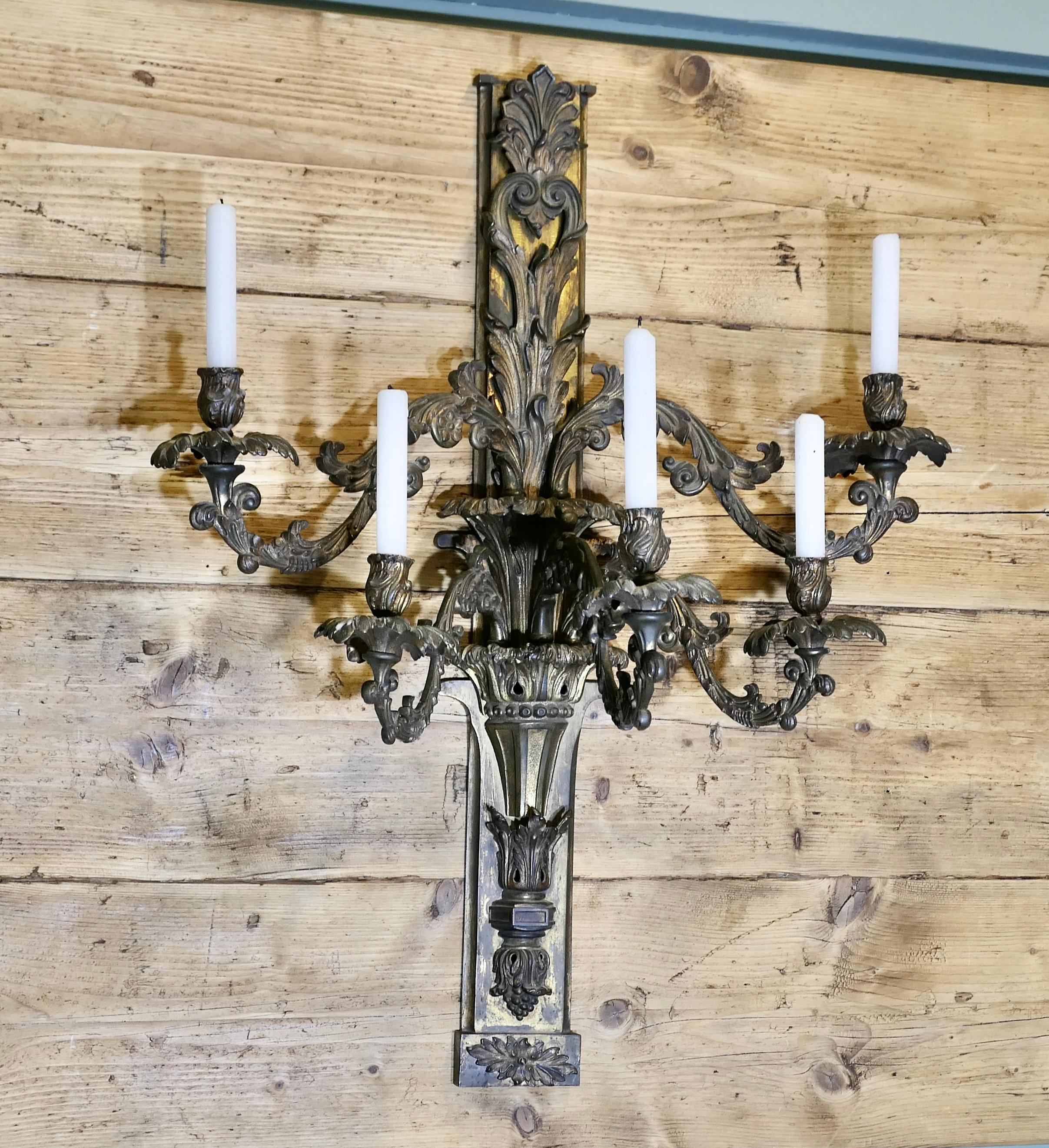 Candelabro de pared de 5 brazos del siglo XVIII en venta 1