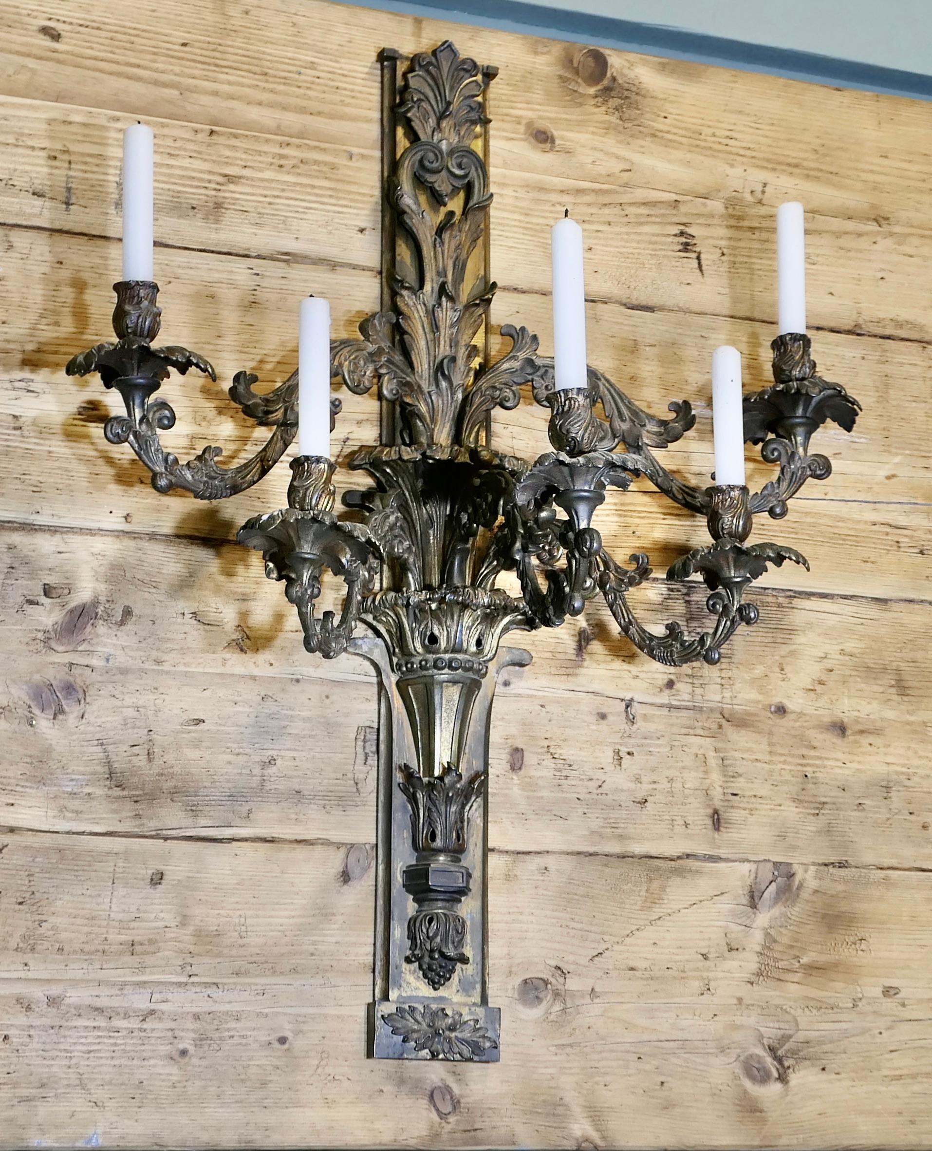 Candelabro de pared de 5 brazos del siglo XVIII en venta 2