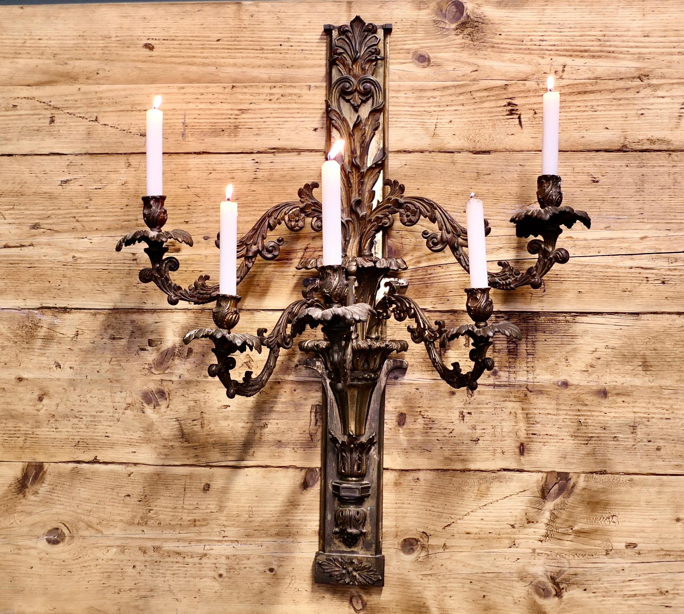 Candelabro de pared de 5 brazos del siglo XVIII en venta 4