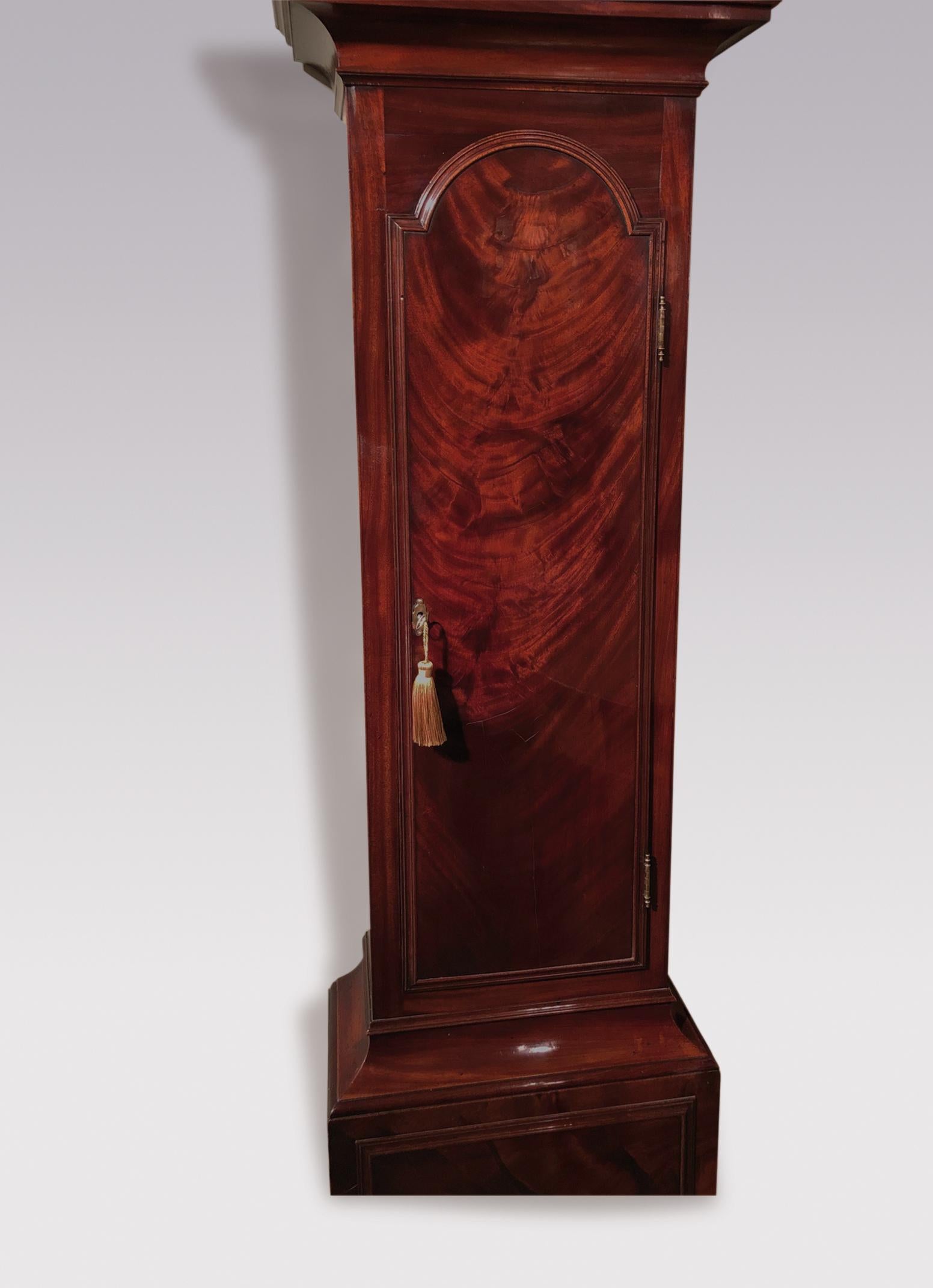 Anglais Horloge de 8 jours en acajou du 18e siècle avec boîtier long, par B. Francis de Gravesend en vente