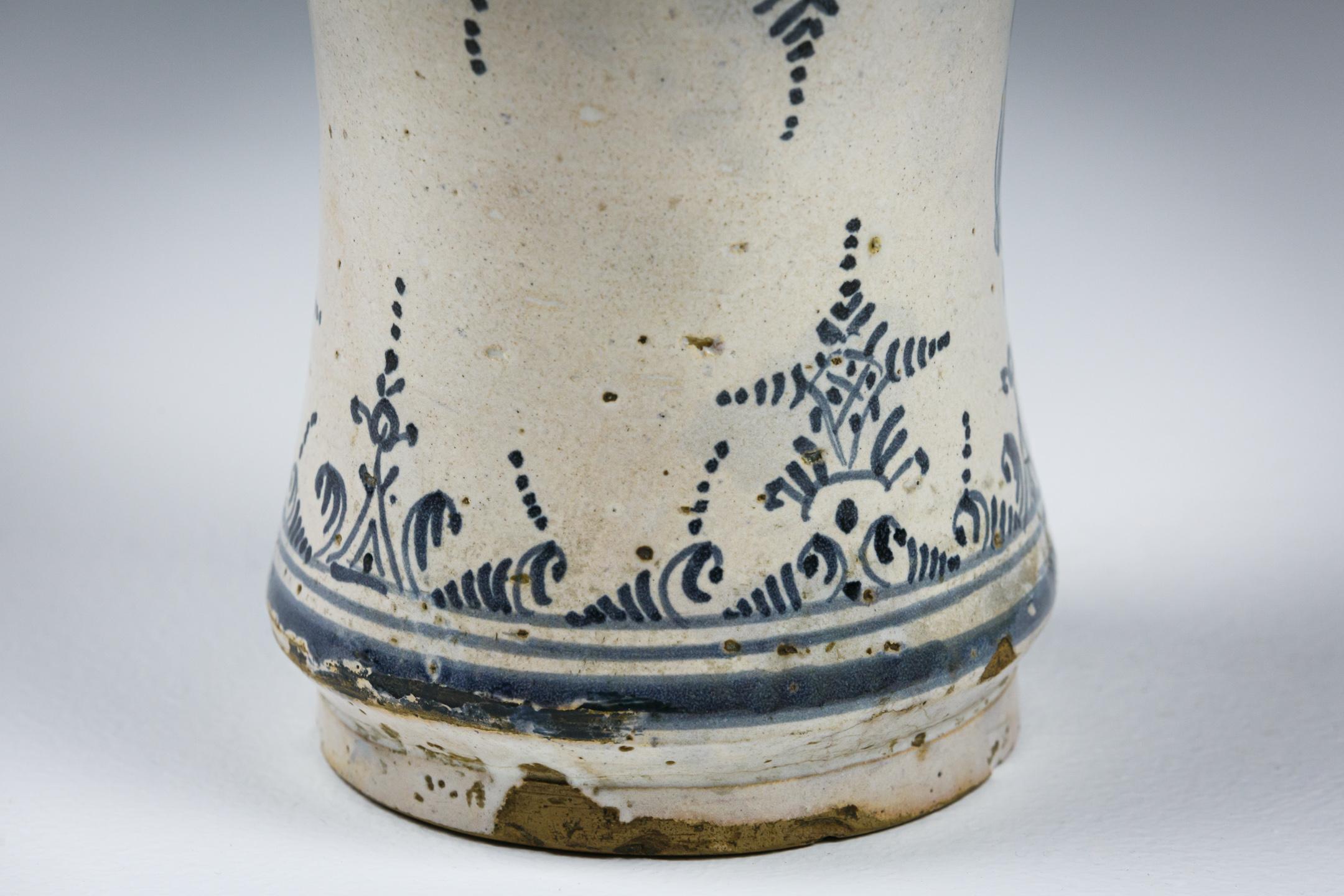 18th Century Albarello or Drug Jar In Fair Condition In Pease pottage, West Sussex