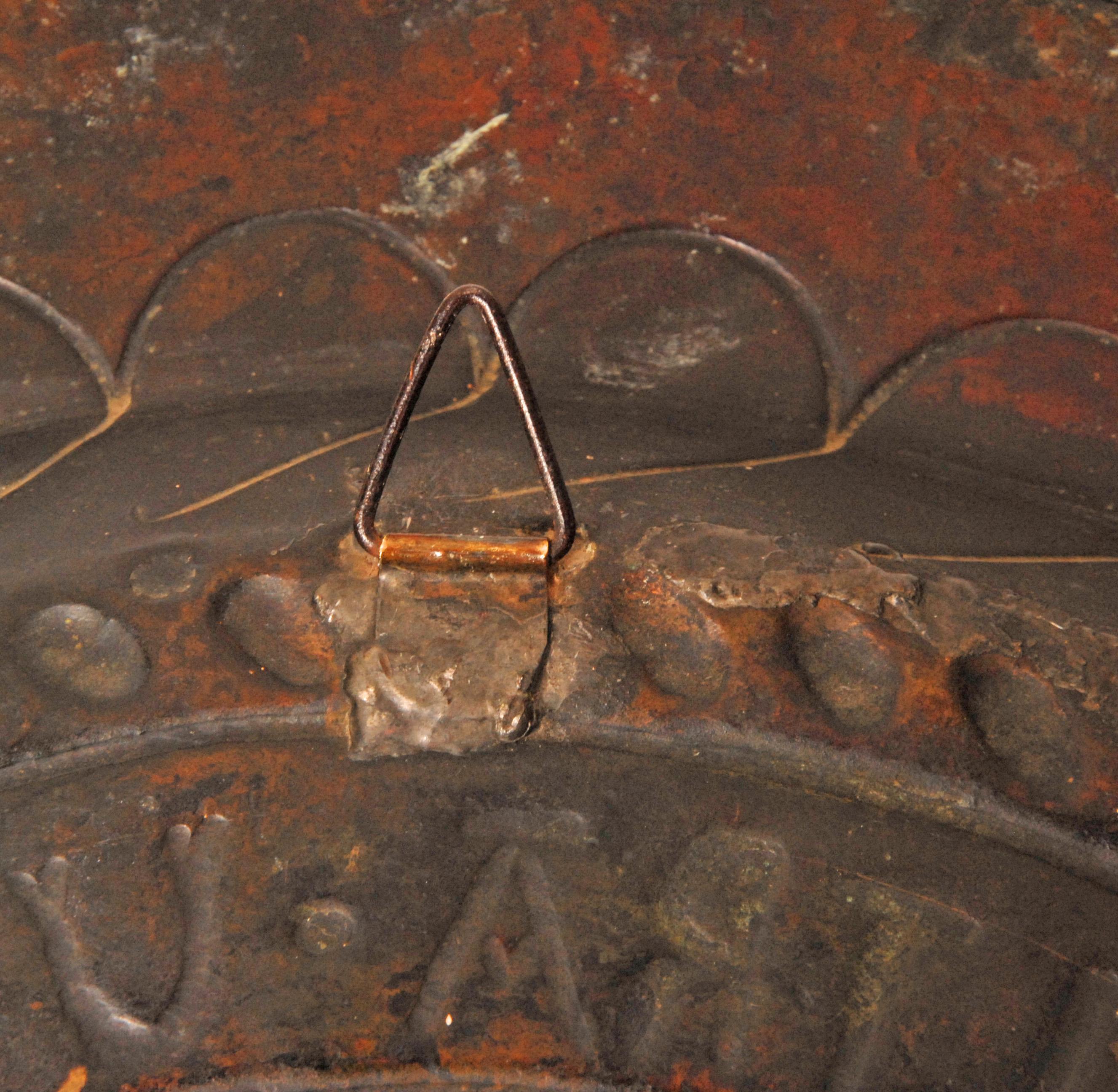 XVIIIe siècle Aumône Agneau de Dieu Bassin italien Laiton Large en vente 2