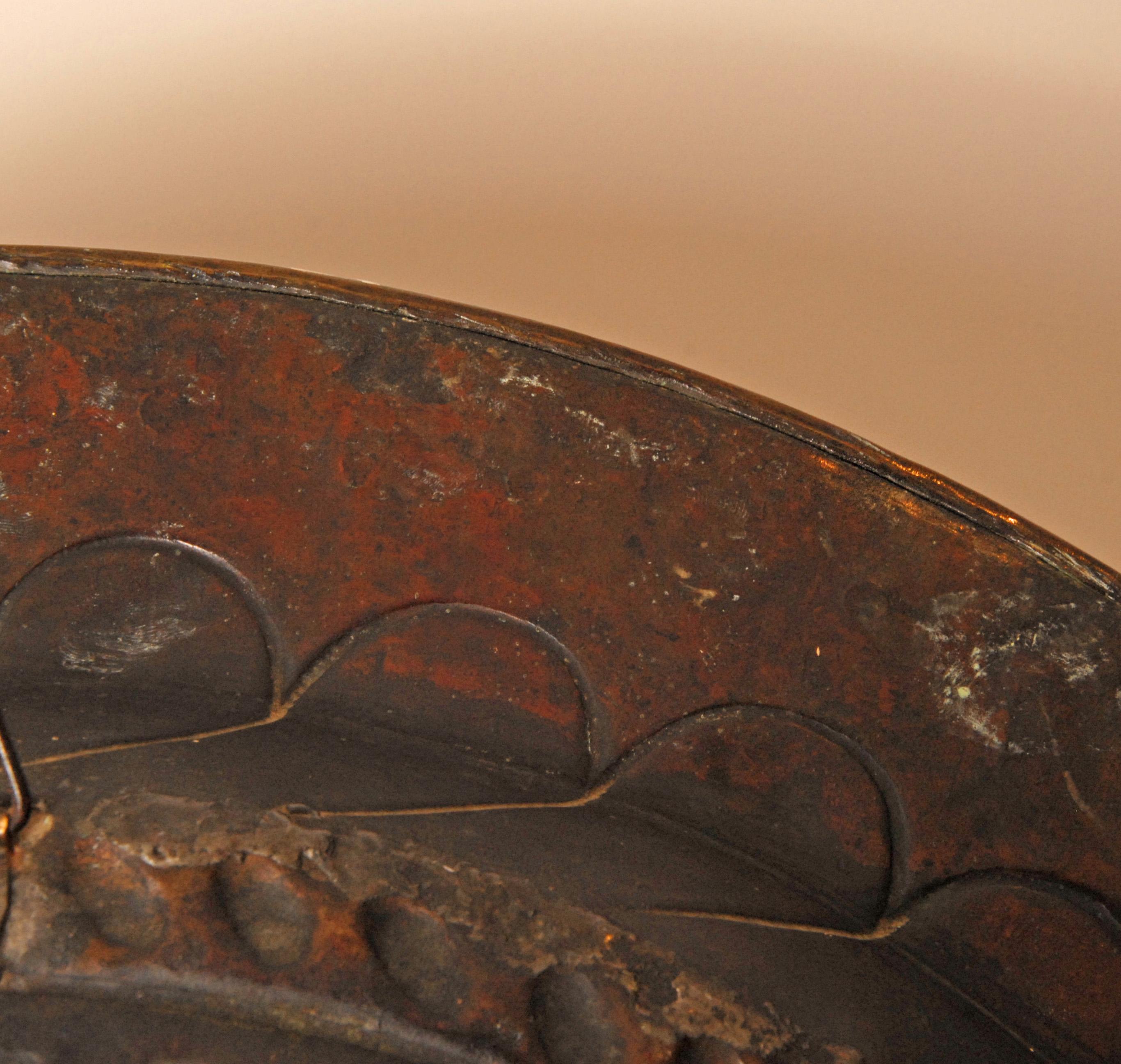 XVIIIe siècle Aumône Agneau de Dieu Bassin italien Laiton Large en vente 3