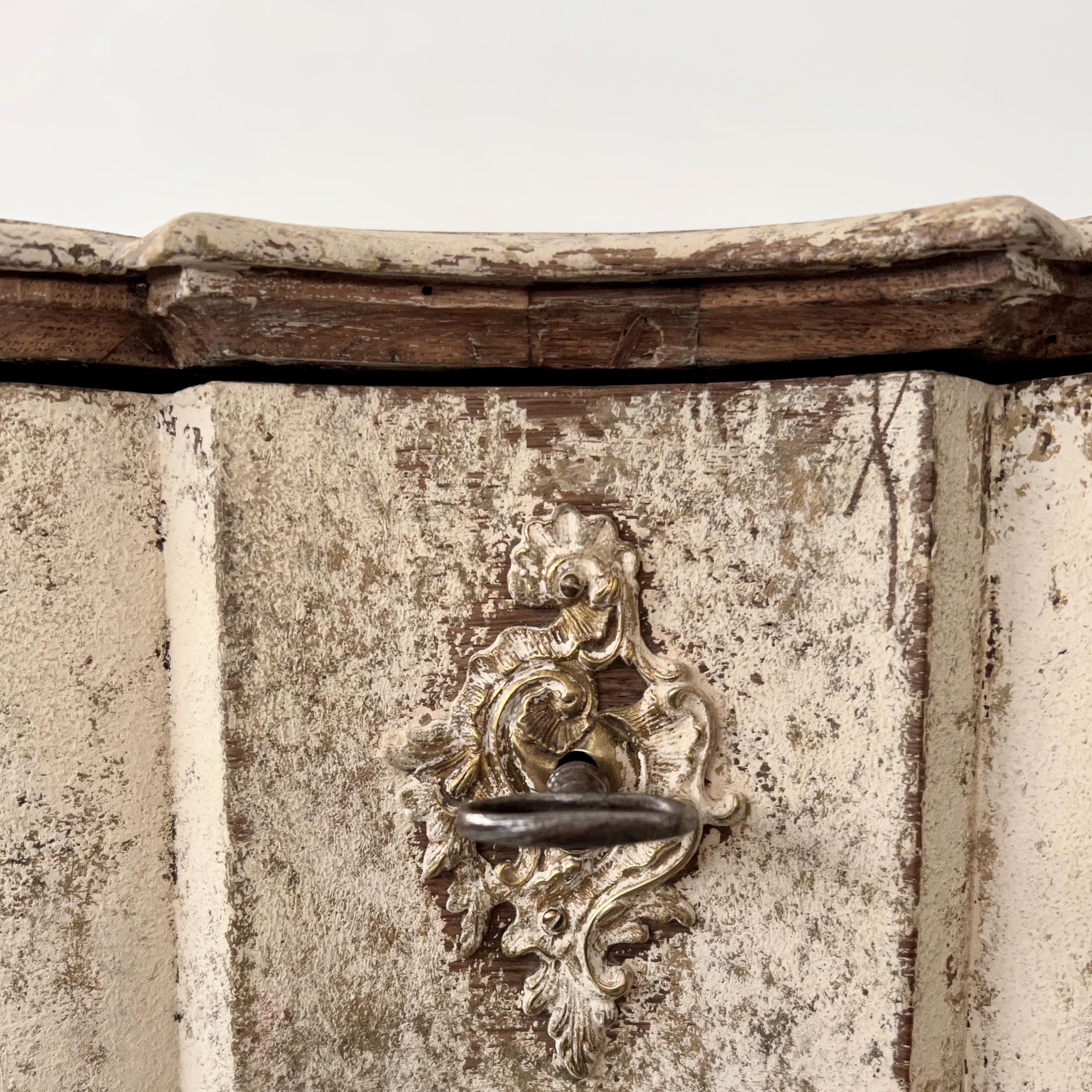 Commode baroque alsacienne du XVIIIe siècle Bon état - En vente à Charleston, SC
