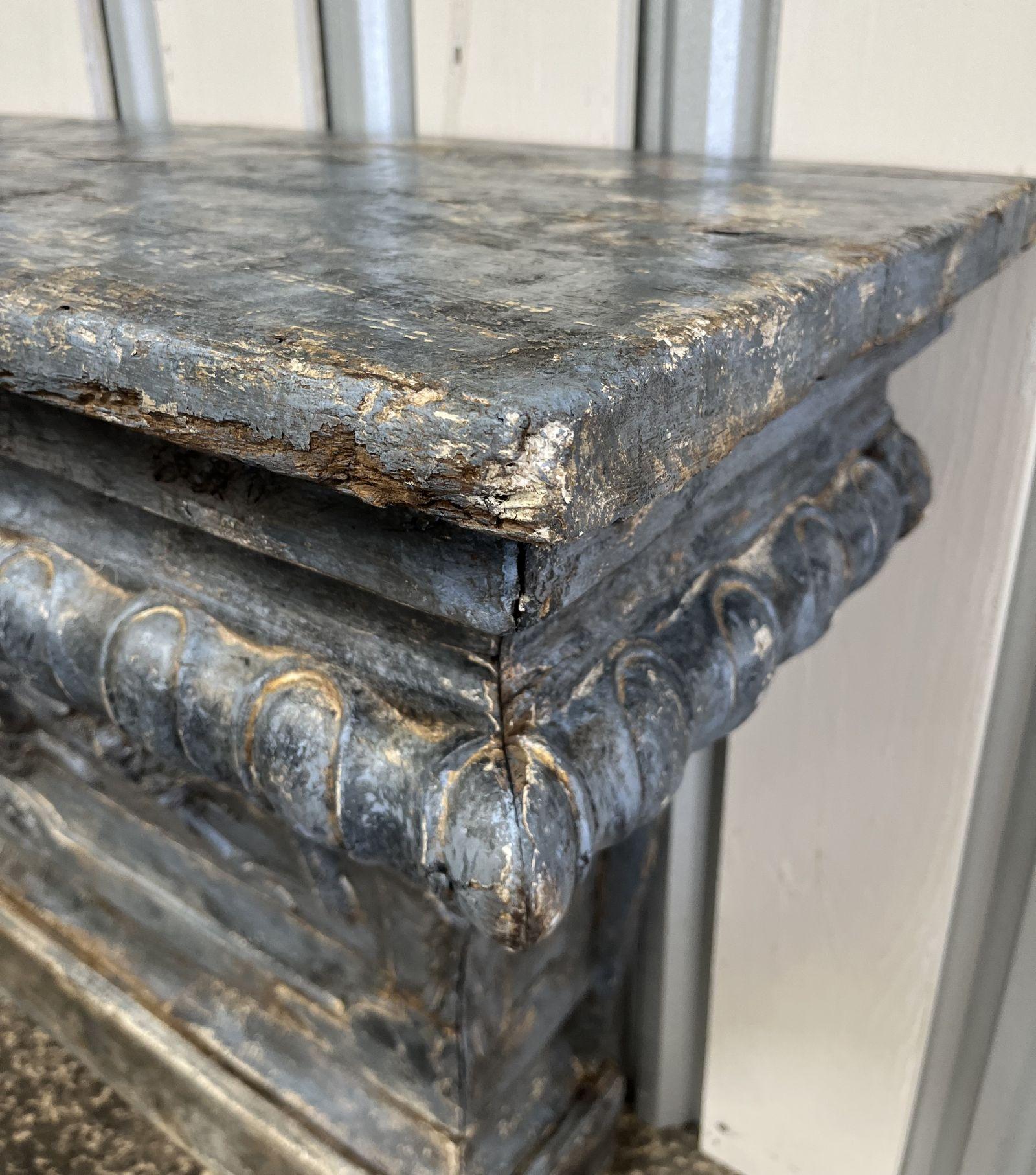 Altarkonsole aus bemaltem Holz des 18. Jahrhunderts aus Portugal im Angebot 1