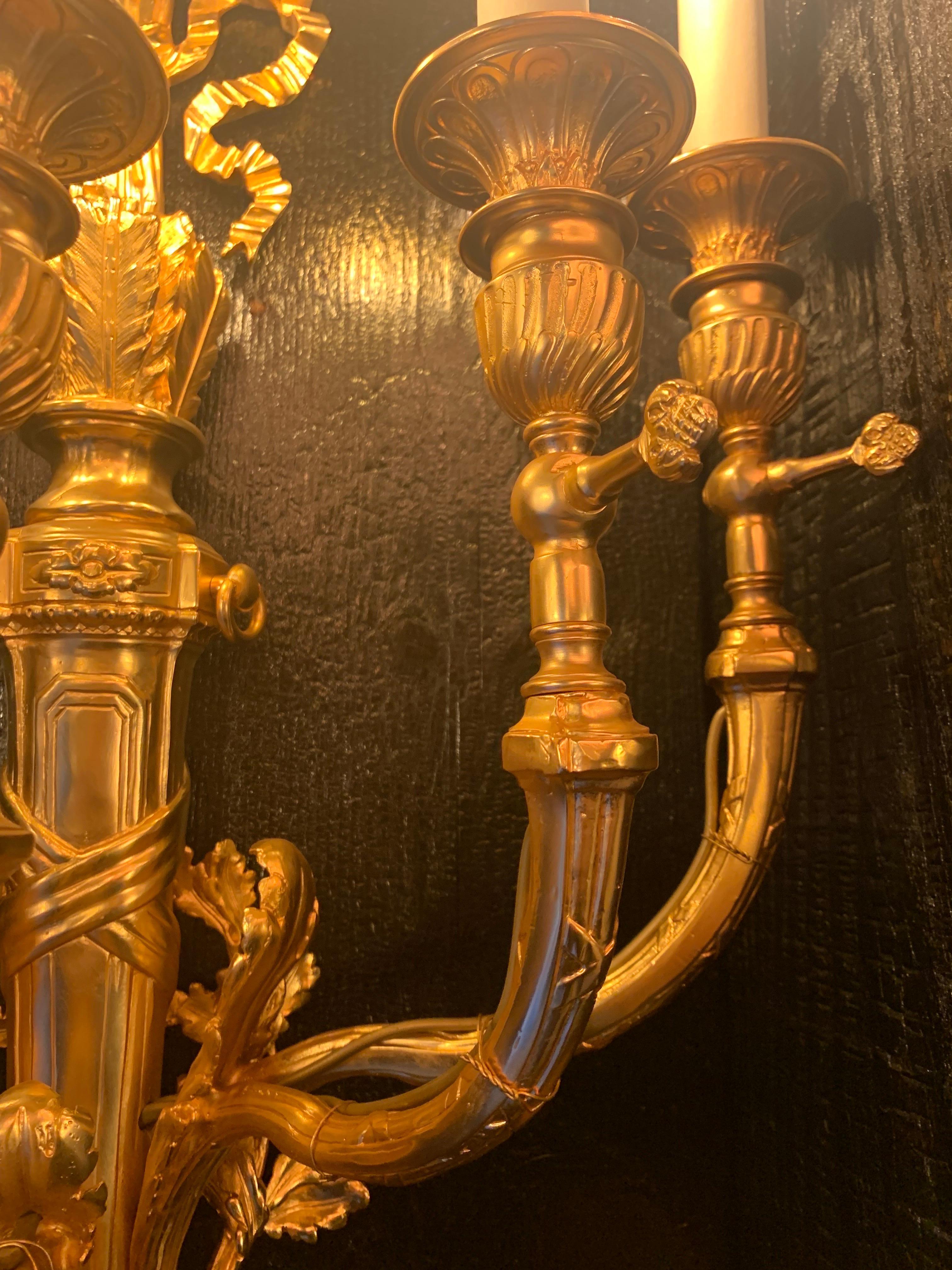 Ambassade-Wandleuchte aus dem 18. Jahrhundert mit 5 Lichtern aus vergoldeter Bronze (Gold) im Angebot