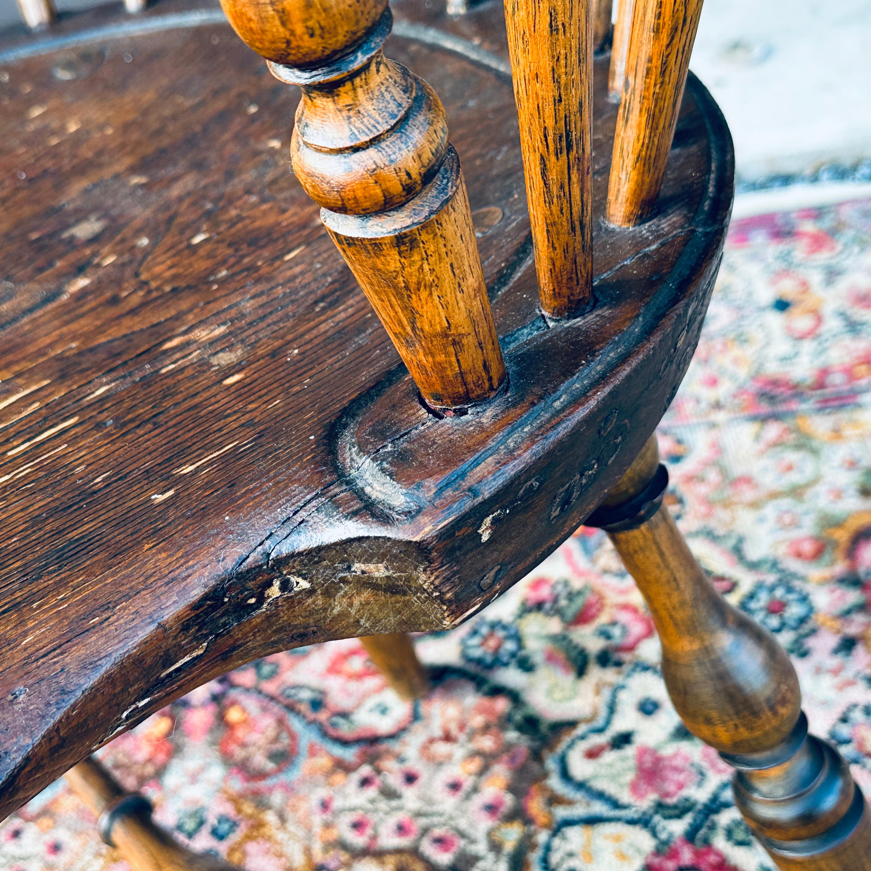 18th Century American Antique Continuous Arm Windsor Chair 4