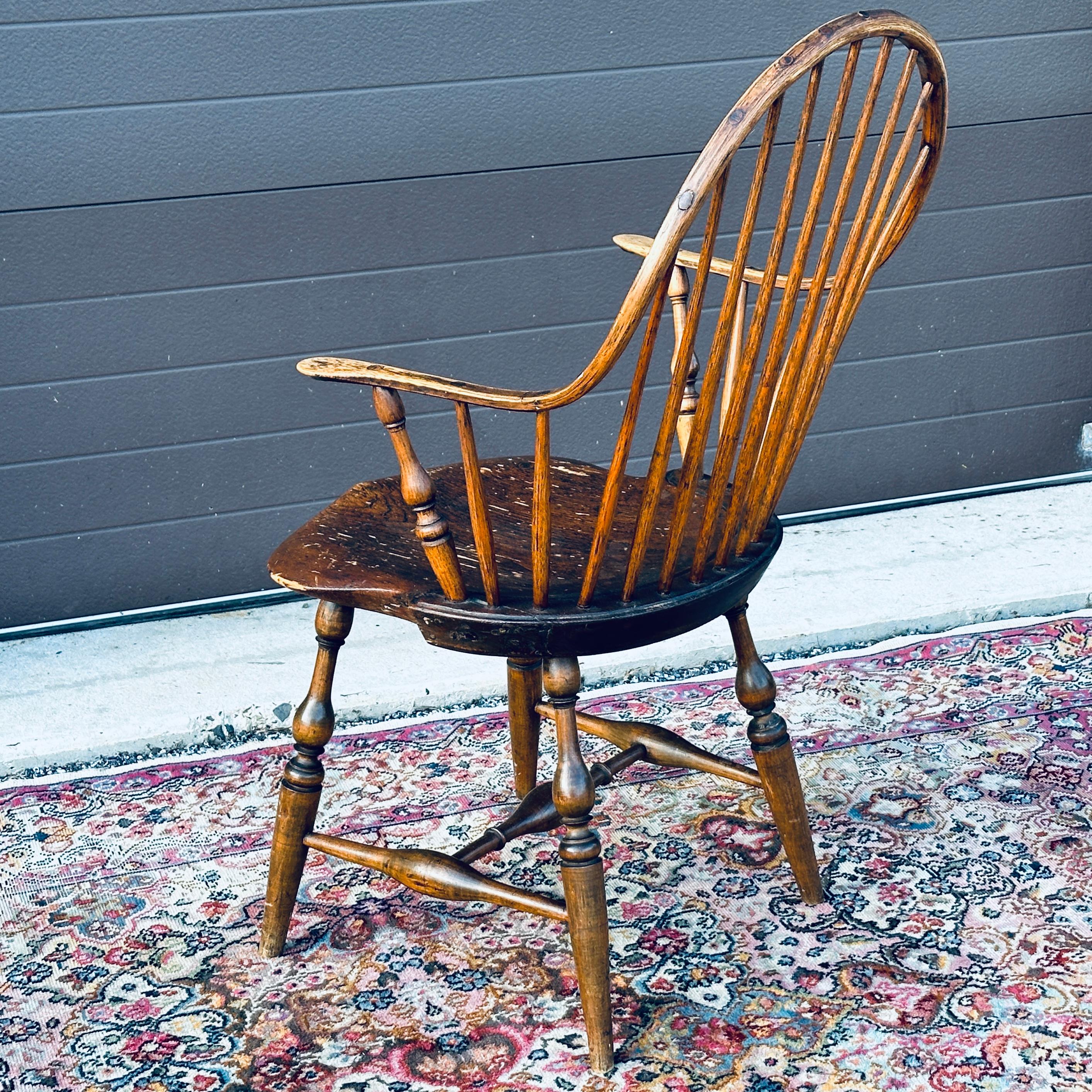 18th Century American Antique Continuous Arm Windsor Chair 1