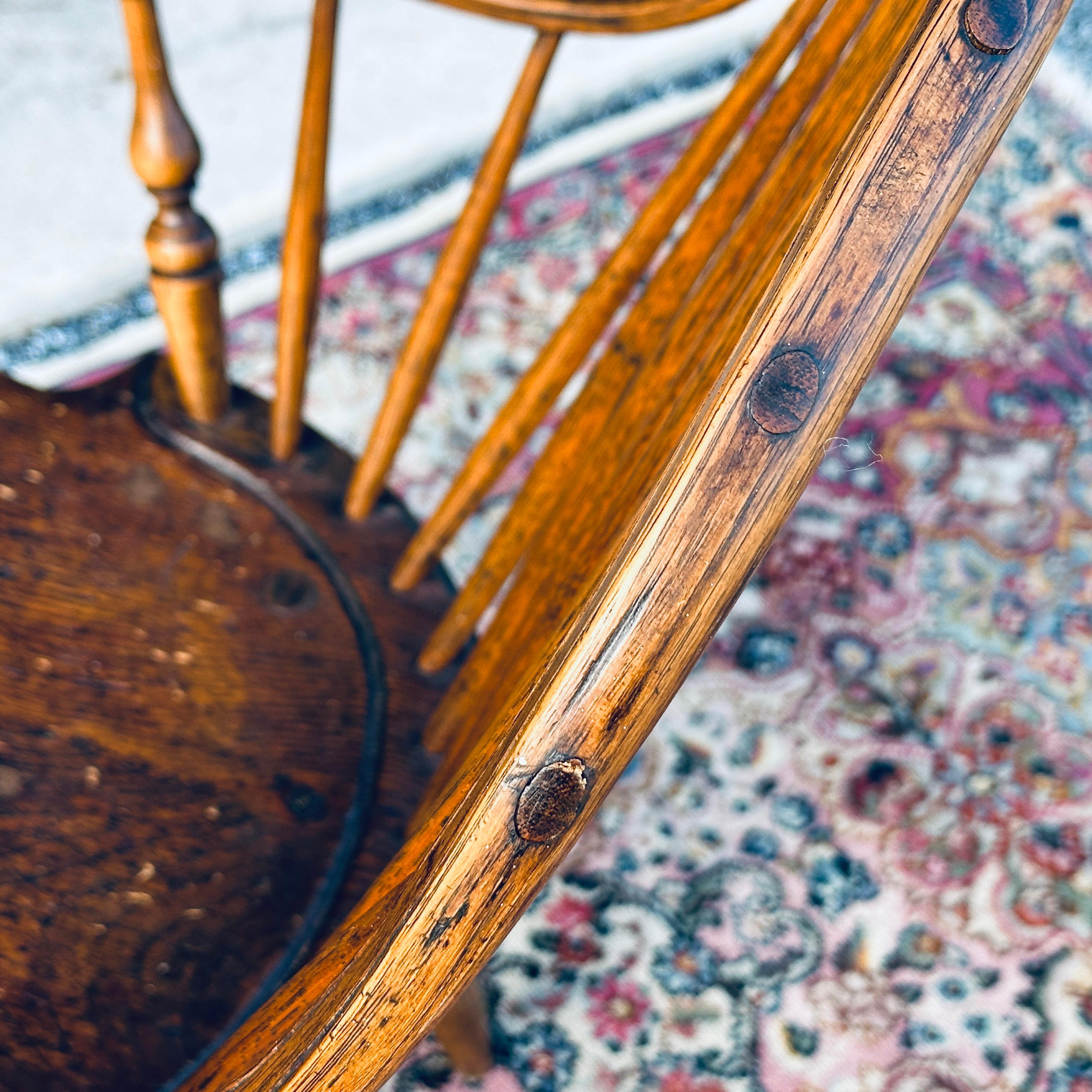 18th Century American Antique Continuous Arm Windsor Chair 2
