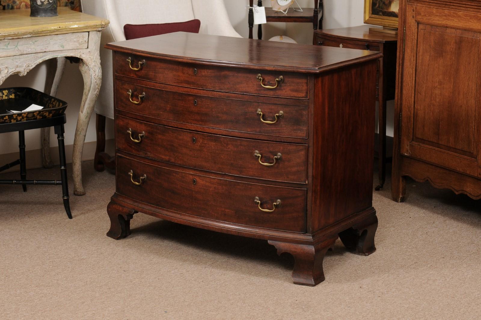 18th Century American Bowfront Chest with 4 Graduating Drawers & Ogee Feet For Sale 4
