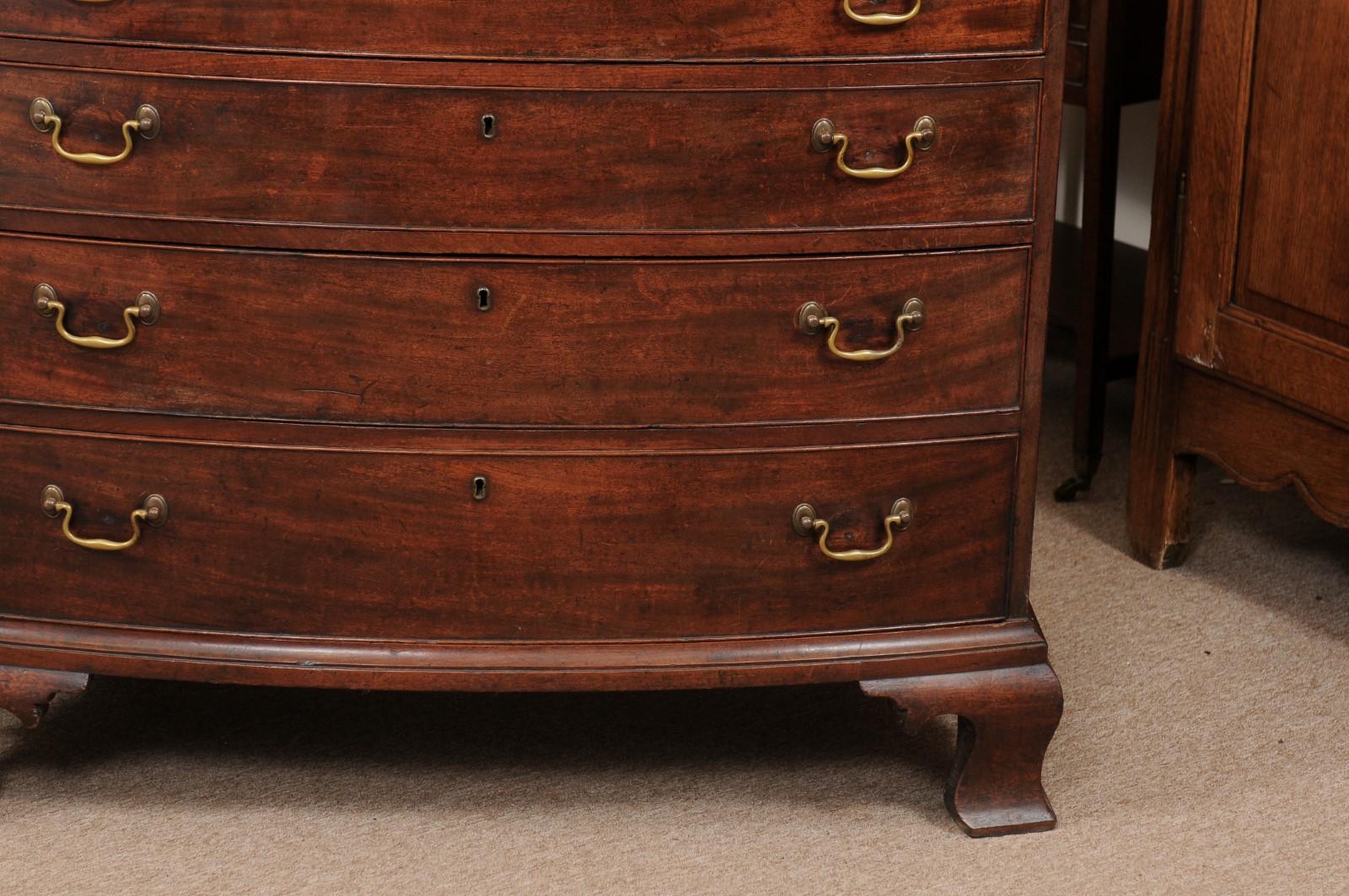 18th Century American Bowfront Chest with 4 Graduating Drawers & Ogee Feet For Sale 6