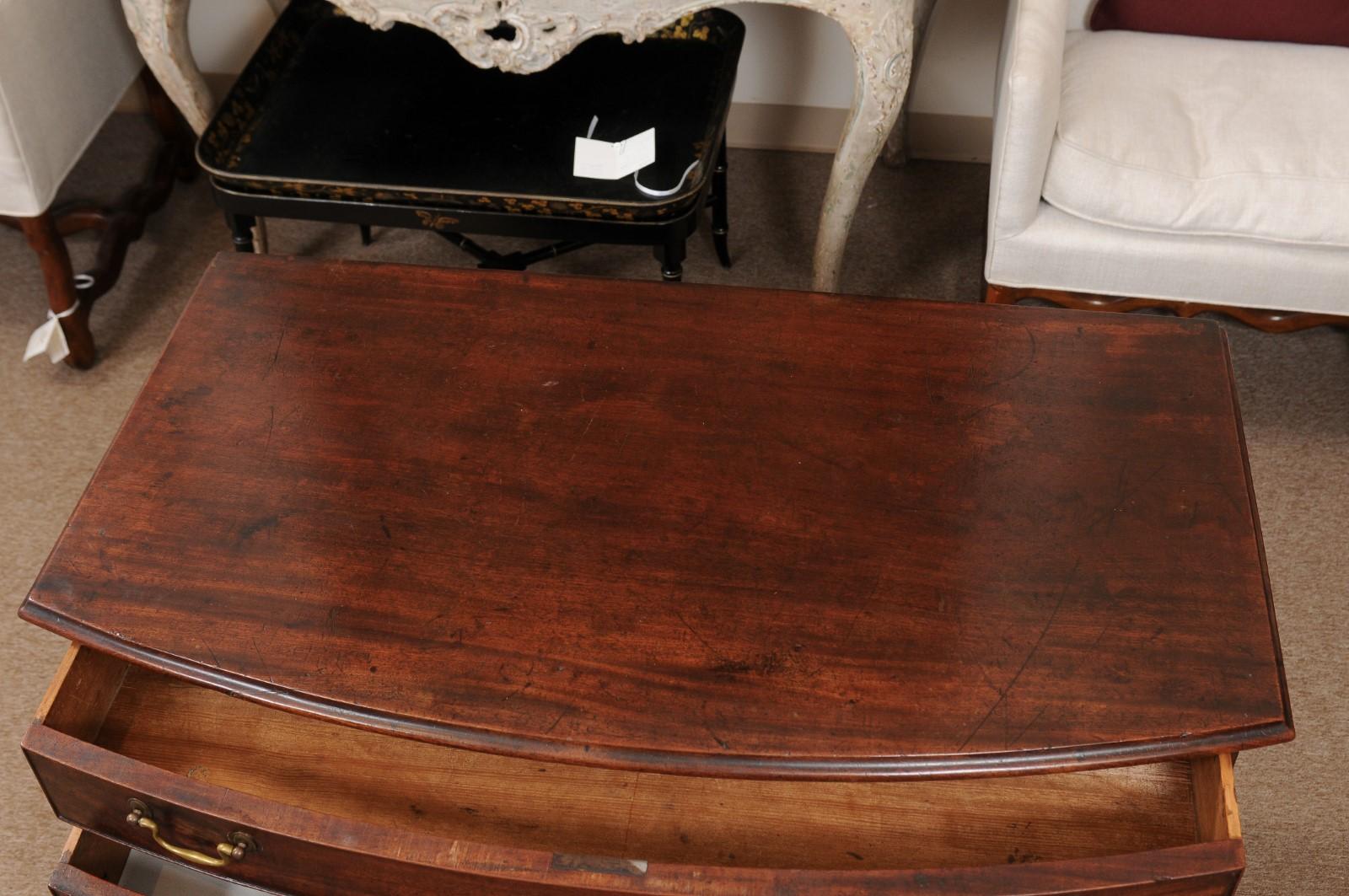 18th Century American Bowfront Chest with 4 Graduating Drawers & Ogee Feet In Good Condition For Sale In Atlanta, GA