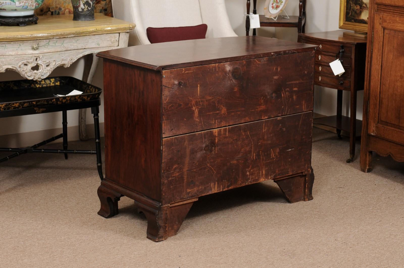 18th Century American Bowfront Chest with 4 Graduating Drawers & Ogee Feet For Sale 2