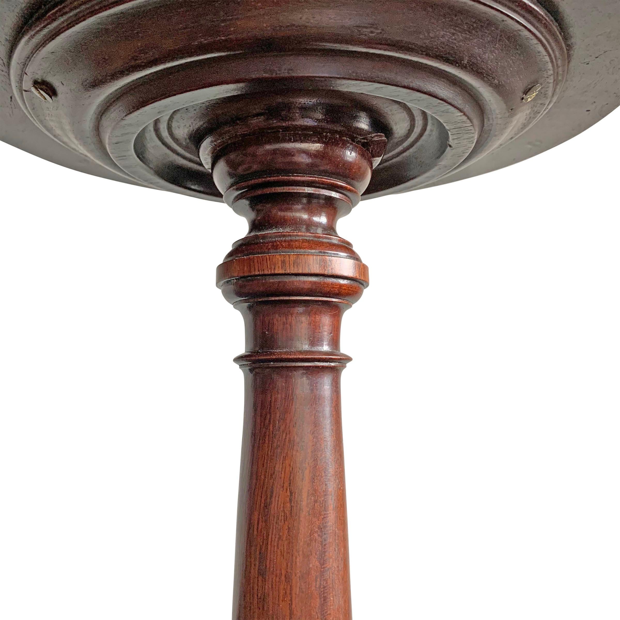 18th Century American Candle Stand In Good Condition In Chicago, IL