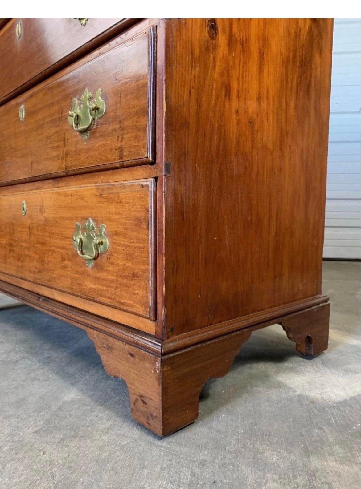 18th Century American Chippendale 5 Drawer Chest with Unique Top Inlay In Good Condition In Atlanta, GA