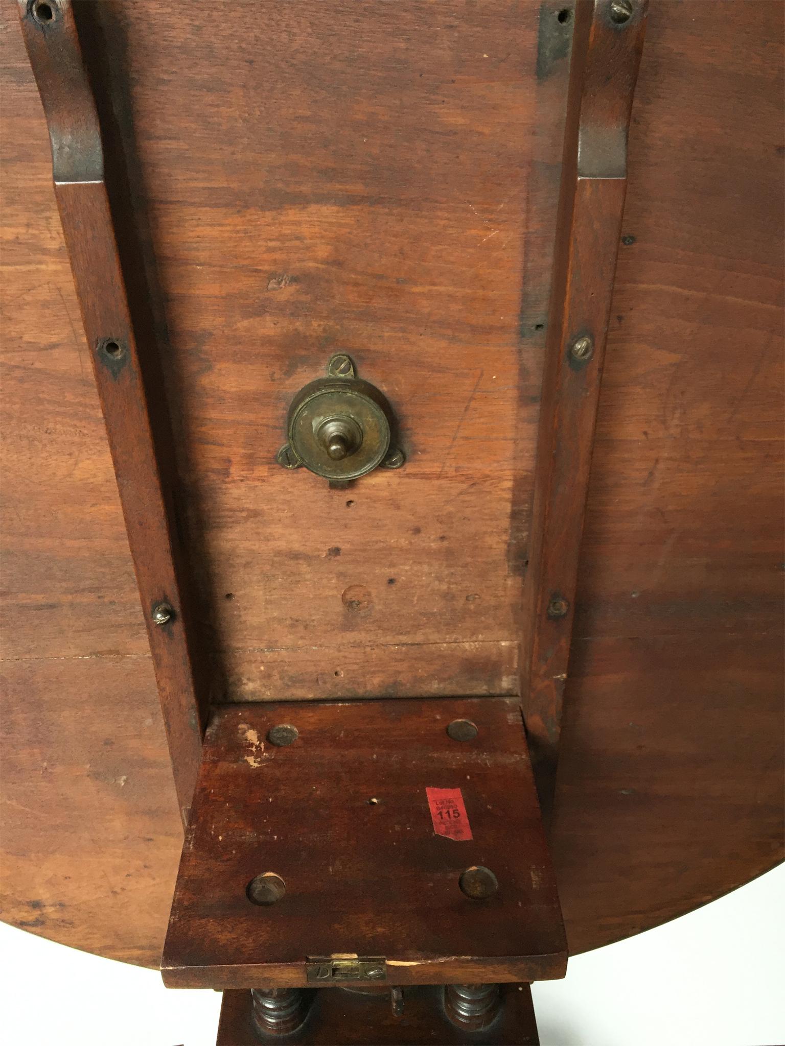 18th Century American Chippendale Tilt-Top Tea Table 4