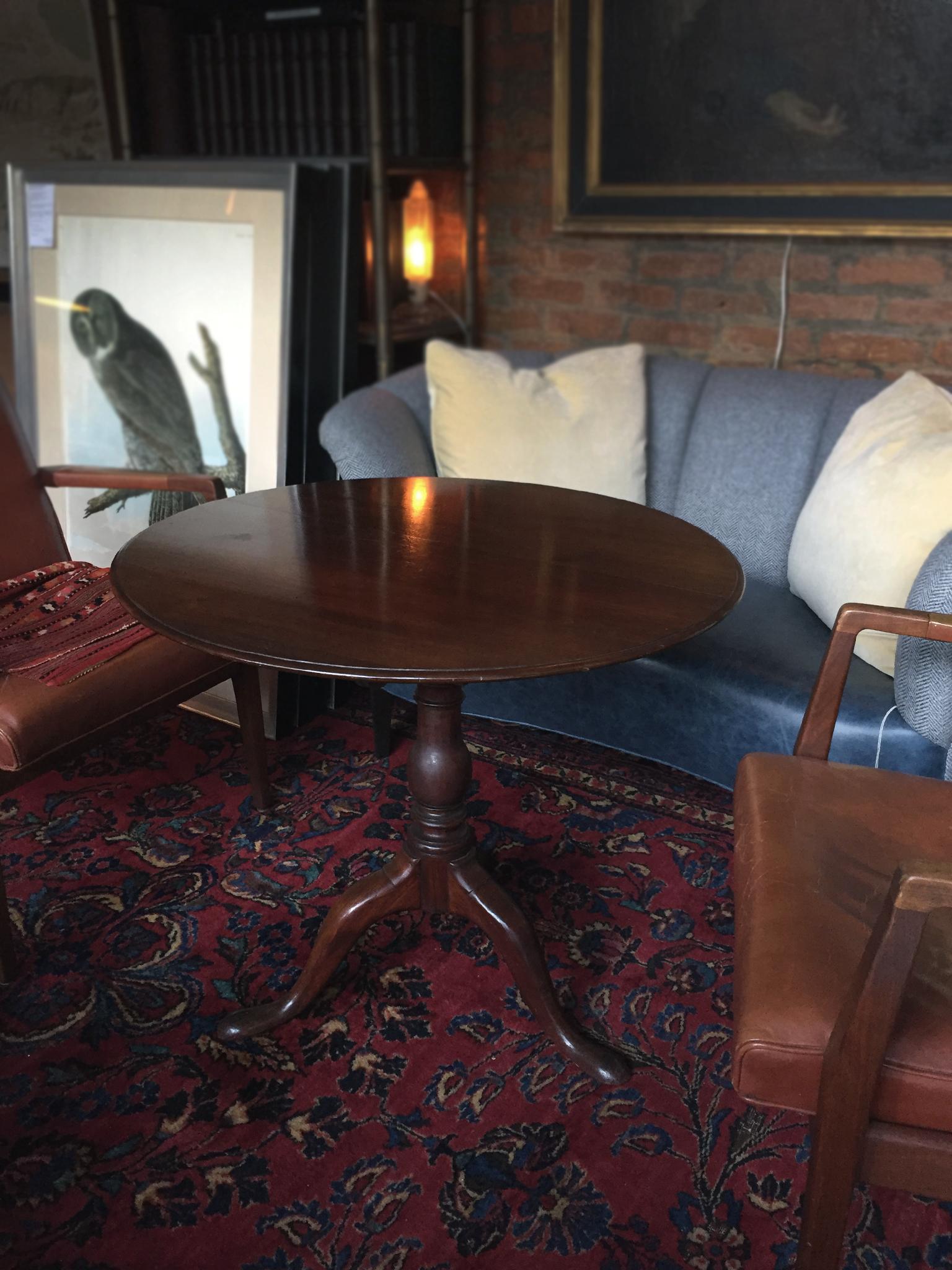 18th Century American Chippendale Tilt-Top Tea Table 9