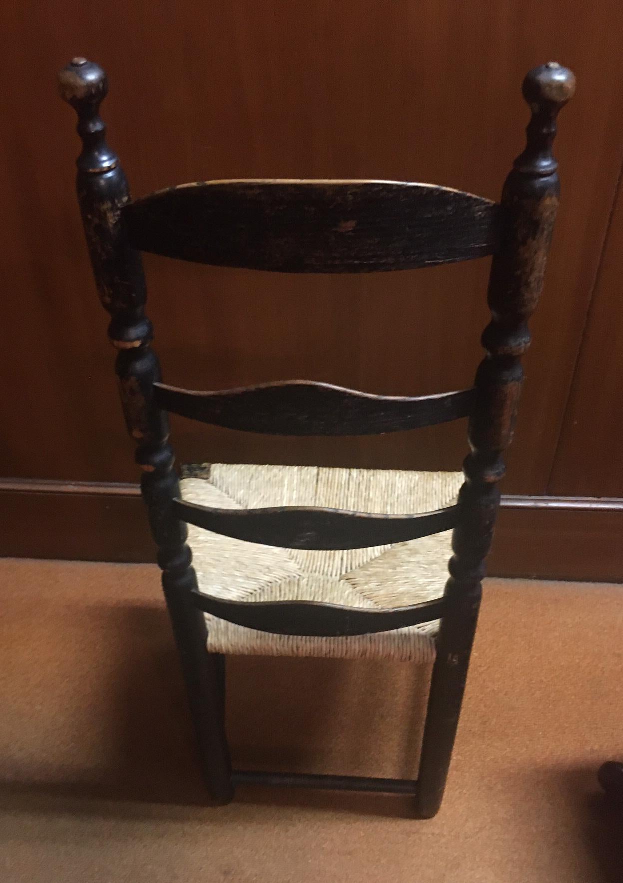 Americano Sedia americana del XVIII secolo con schienale a scaletta curvo in Oak con seduta in giunco in vendita