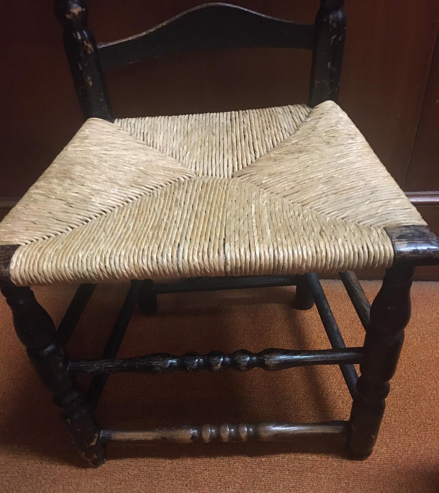 18th Century American Curved Ladder Back Oak Chair with Rush Seat For Sale 3