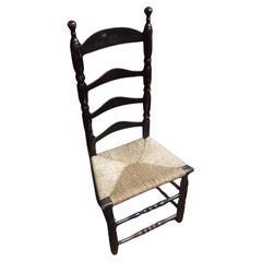 Chaise américaine du 18e siècle à dossier en échelle incurvé en Oak Oak avec assise en jonc