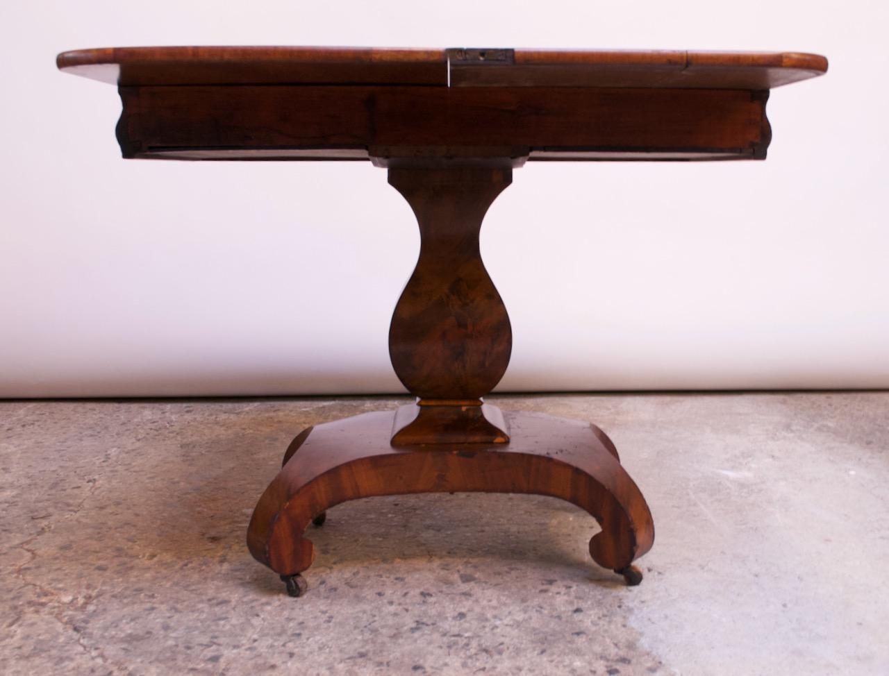 18th Century American Empire Mahogany Parlor / Game Table with Flip Top In Good Condition In Brooklyn, NY