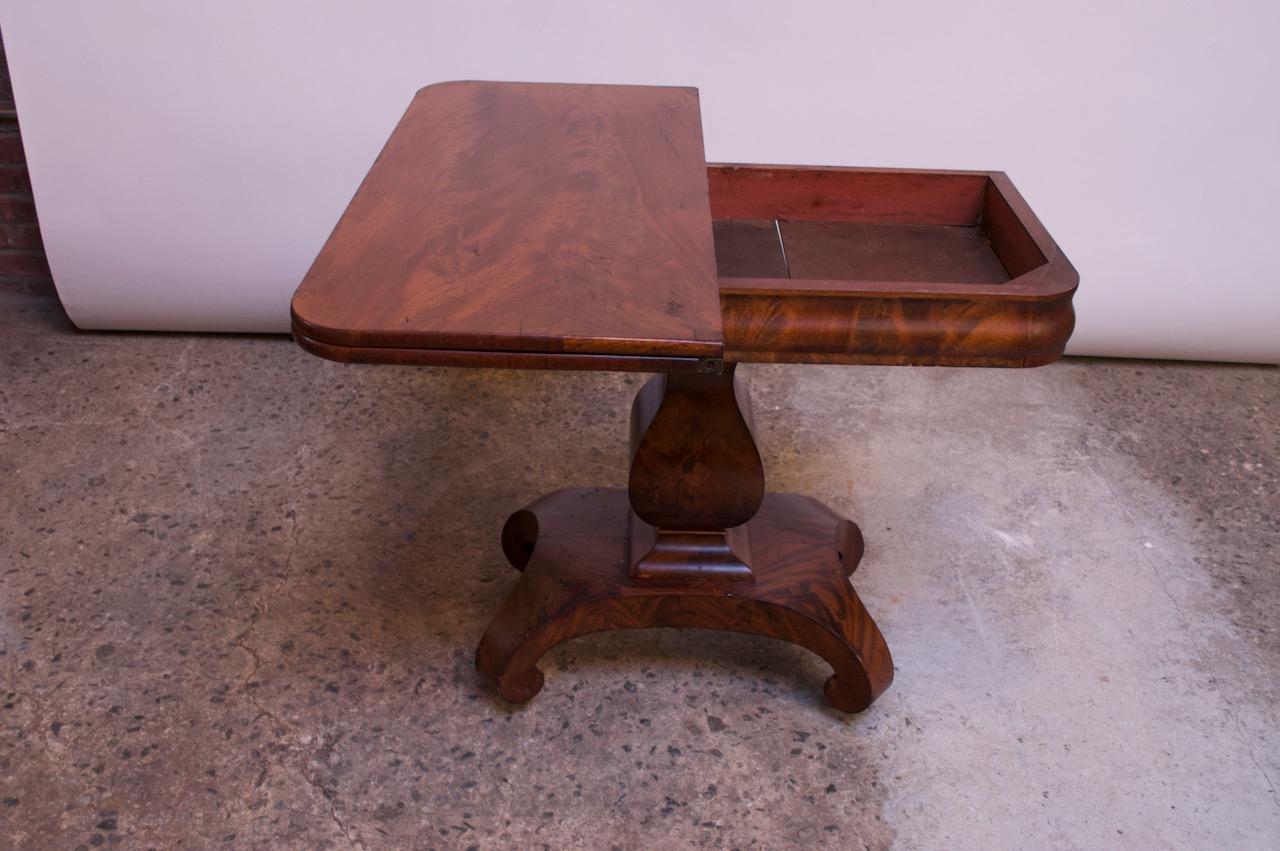 18th Century and Earlier 18th Century American Empire Mahogany Parlor / Game Table with Flip Top