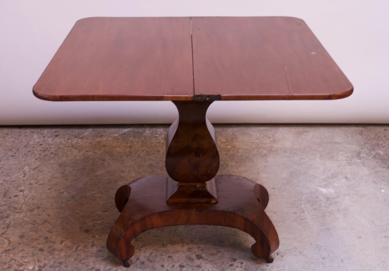 18th Century American Empire Mahogany Parlor / Game Table with Flip Top 3