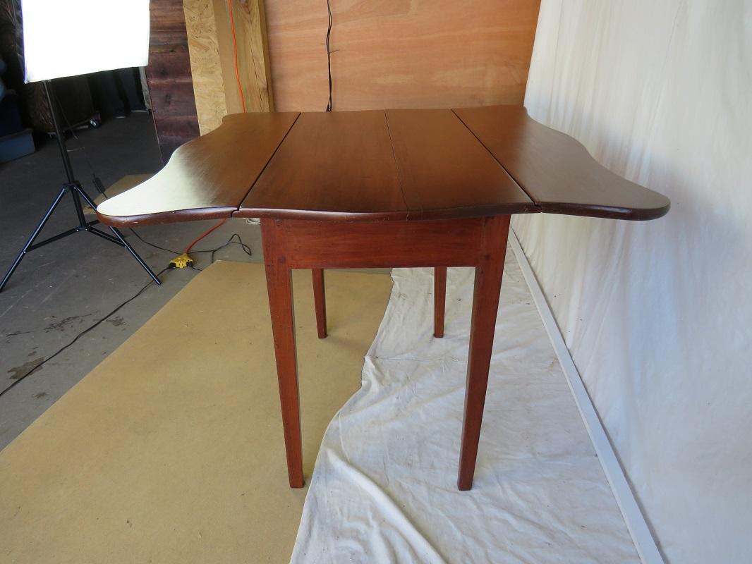 Americano Tavolo a ribalta in ciliegio americano Hepplewhite del XVIII secolo, circa 1780 in vendita
