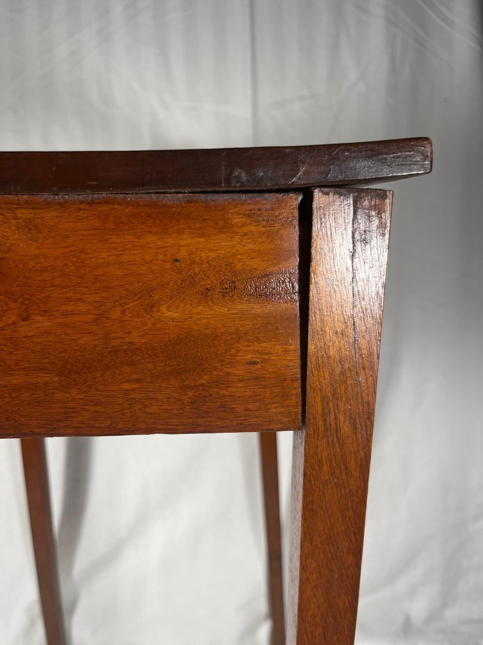 18th Century American Hepplewhite Federal Style Mahogany Side Table For Sale 7