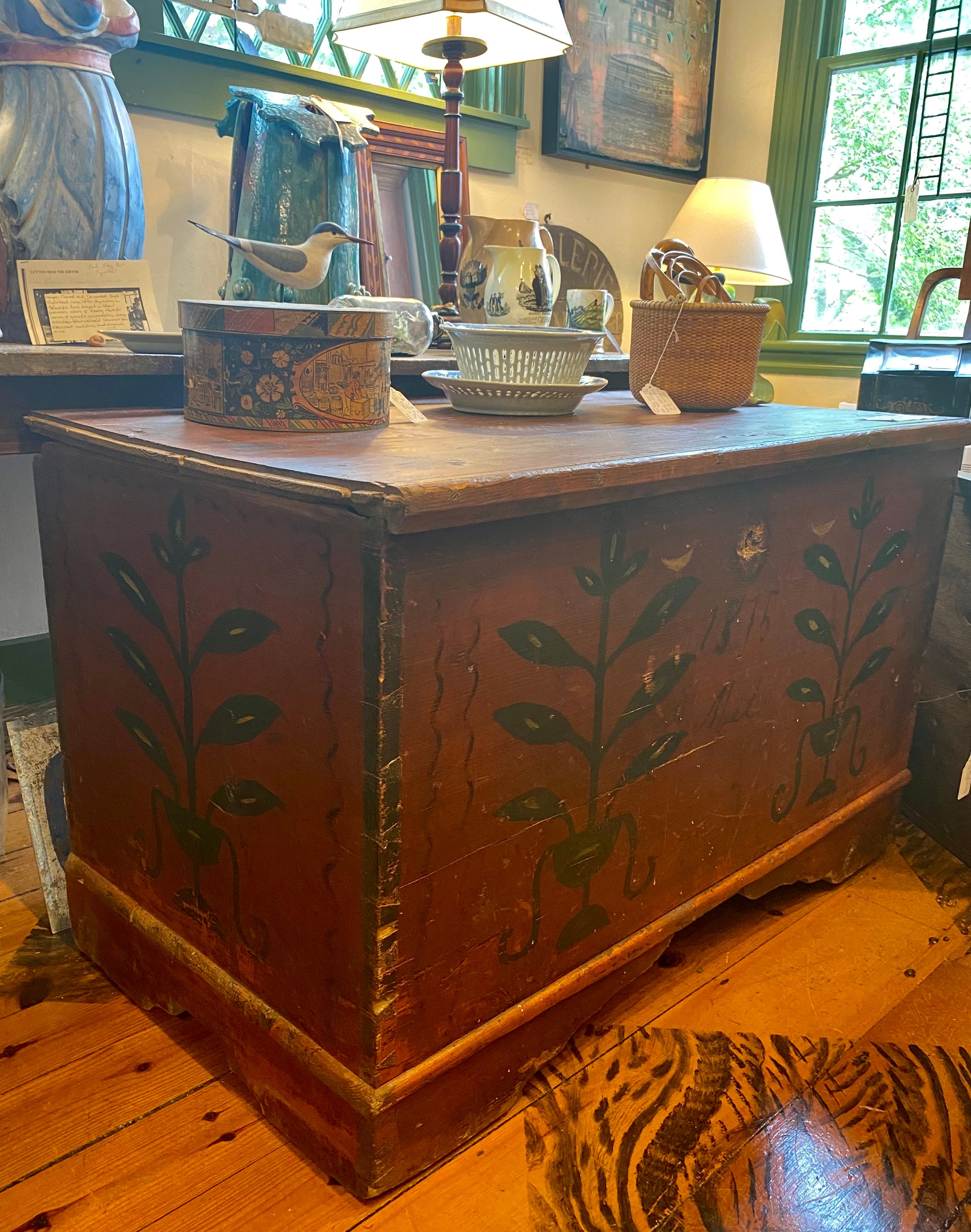 Arcón para mantas decorado en pino americano del siglo XVIII Pino en venta