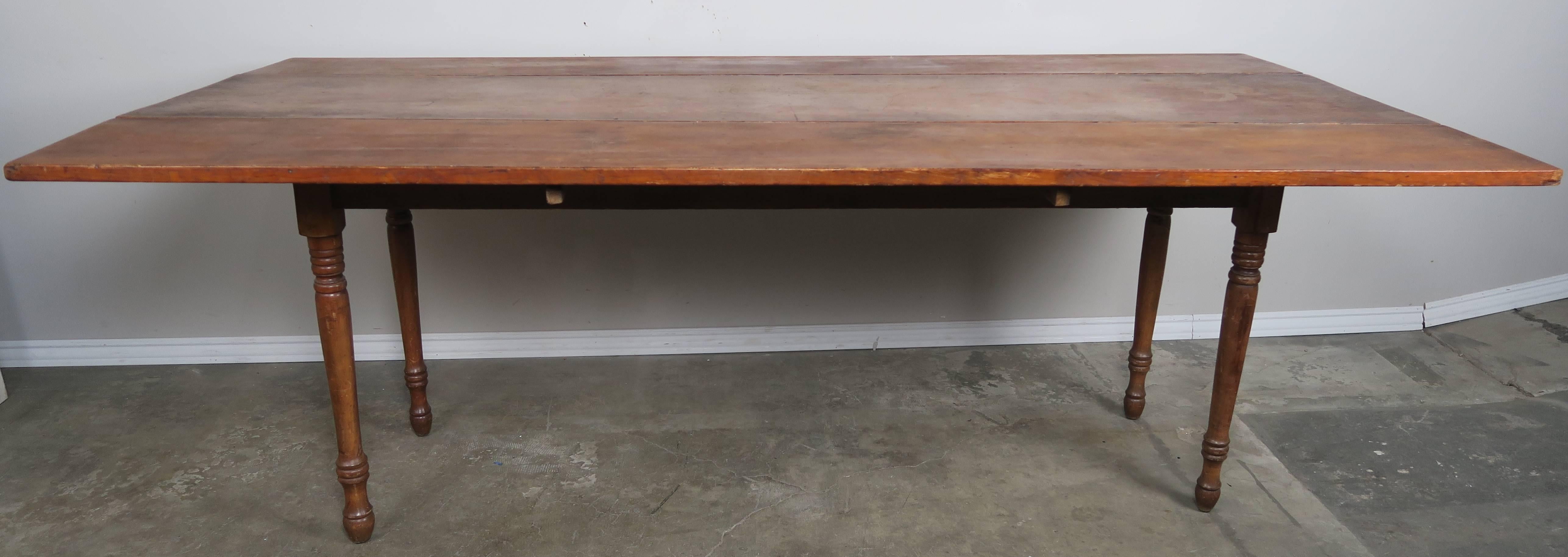 American Classical 18th Century American Primitive Drop-Leaf Table