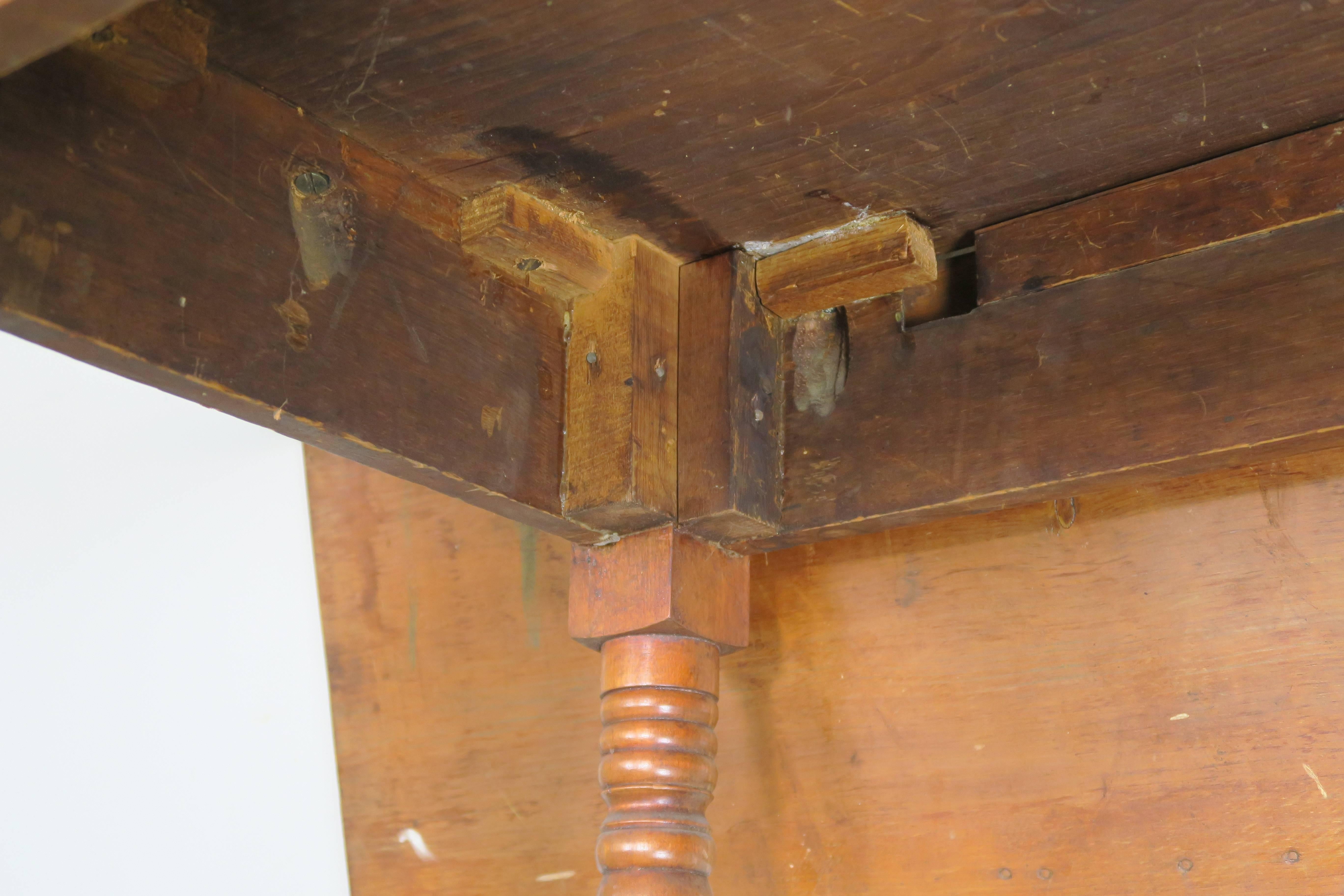 Turned 18th Century American Primitive Drop-Leaf Table