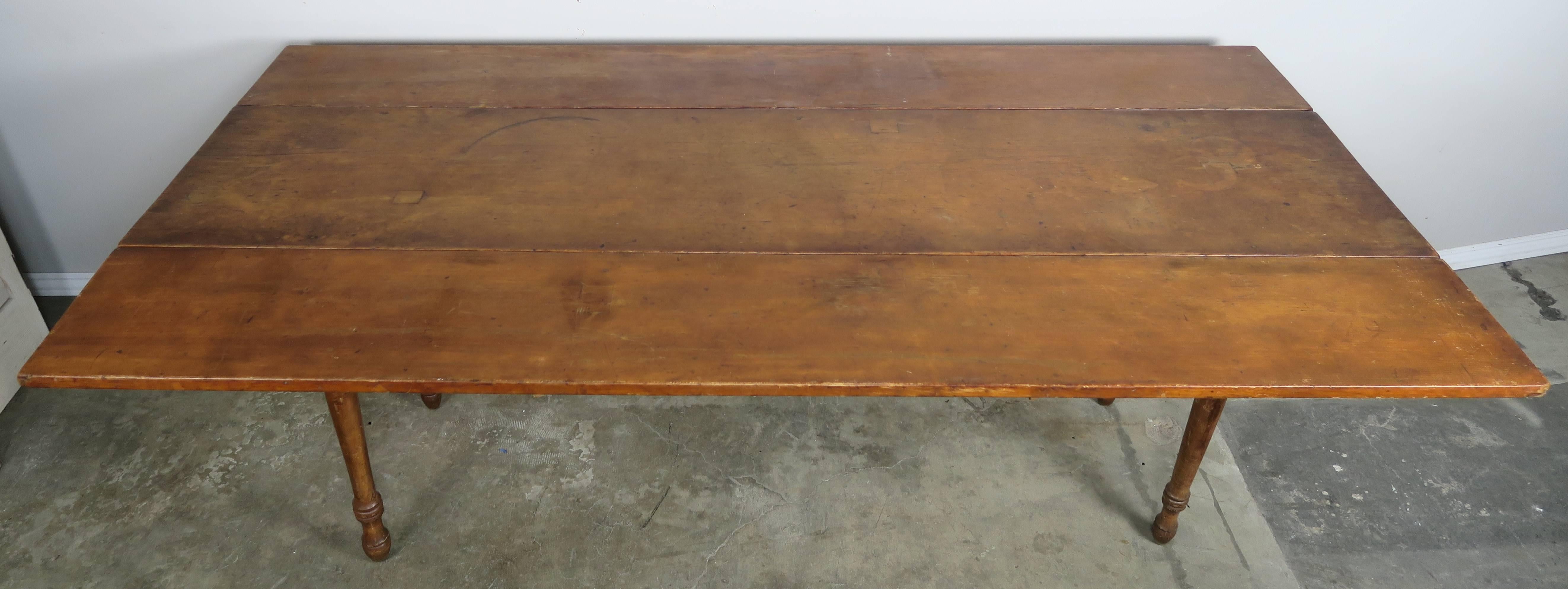 18th Century and Earlier 18th Century American Primitive Drop-Leaf Table