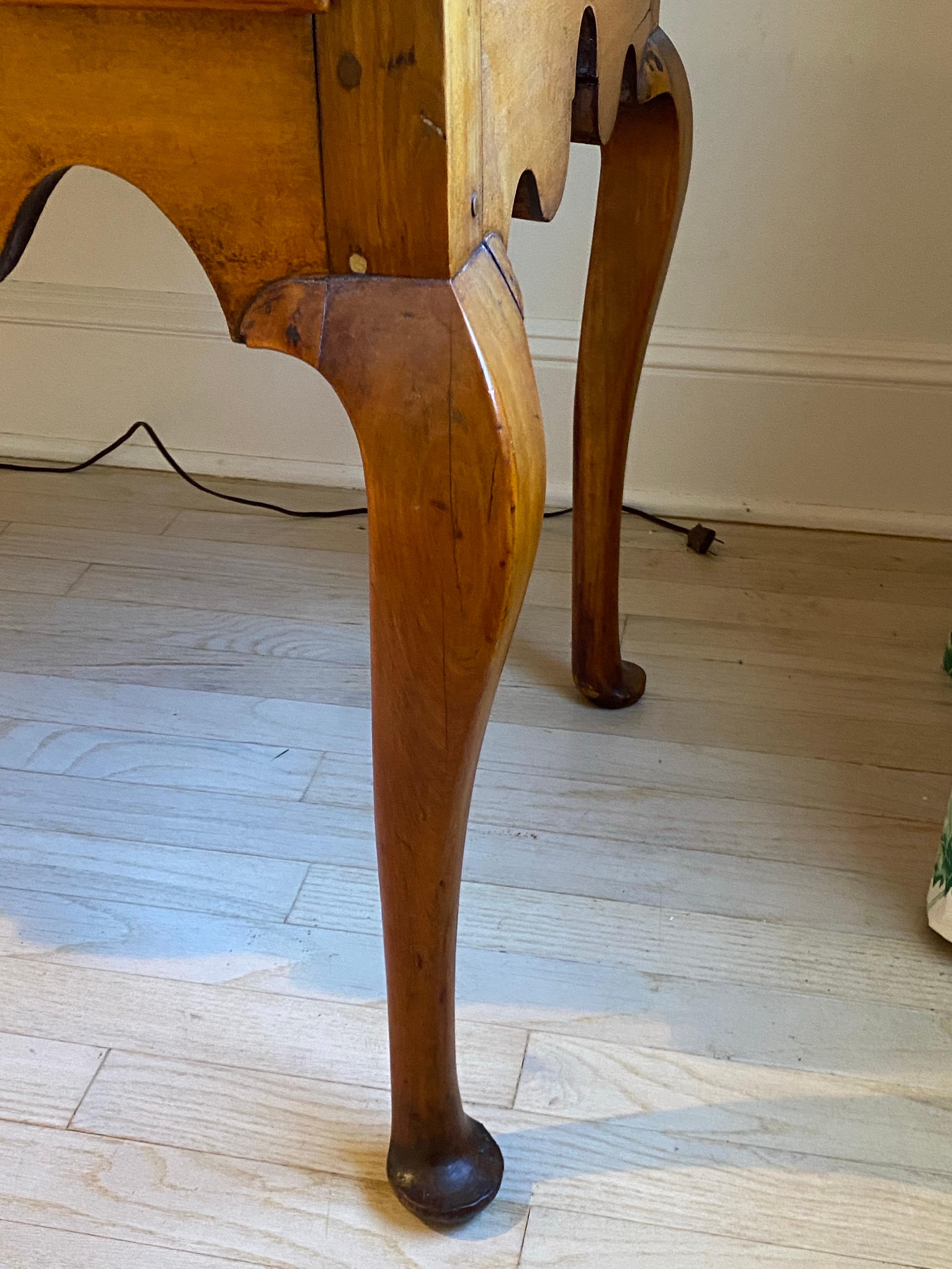Table basse en cerisier Queen Anne du XVIIIe siècle en vente 4