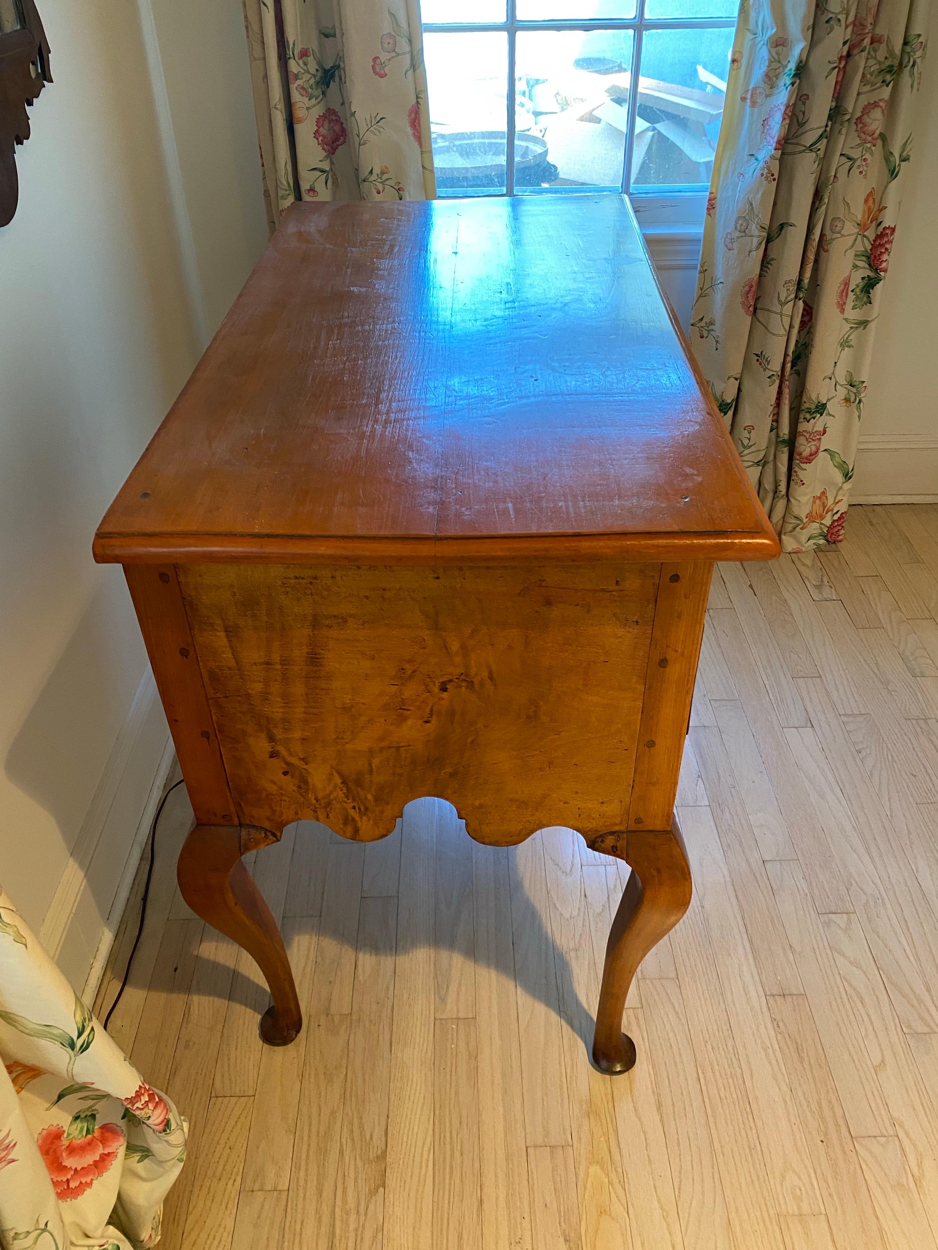 Table basse en cerisier Queen Anne du XVIIIe siècle en vente 6