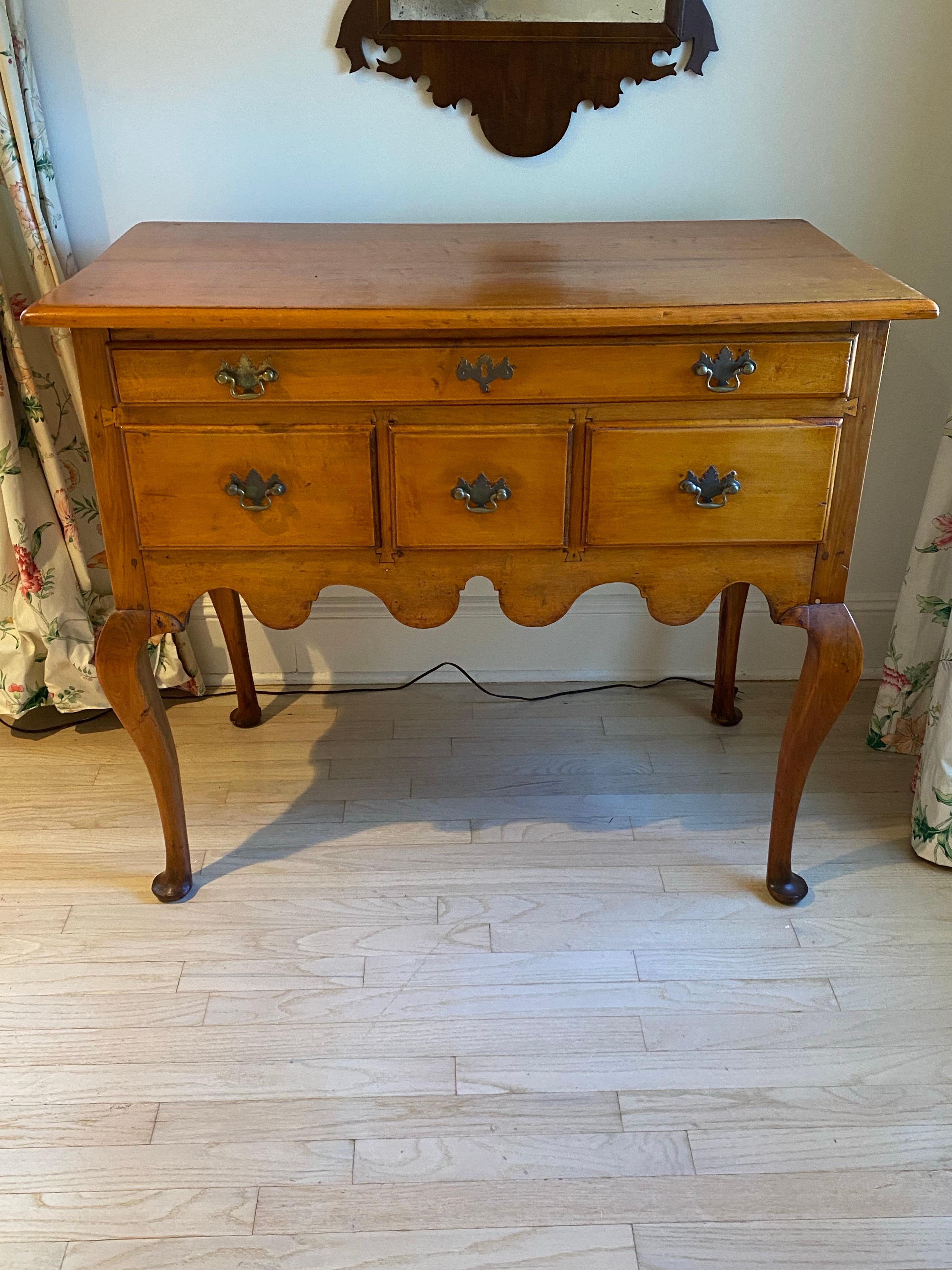 Table basse en cerisier Queen Anne du XVIIIe siècle en vente 8
